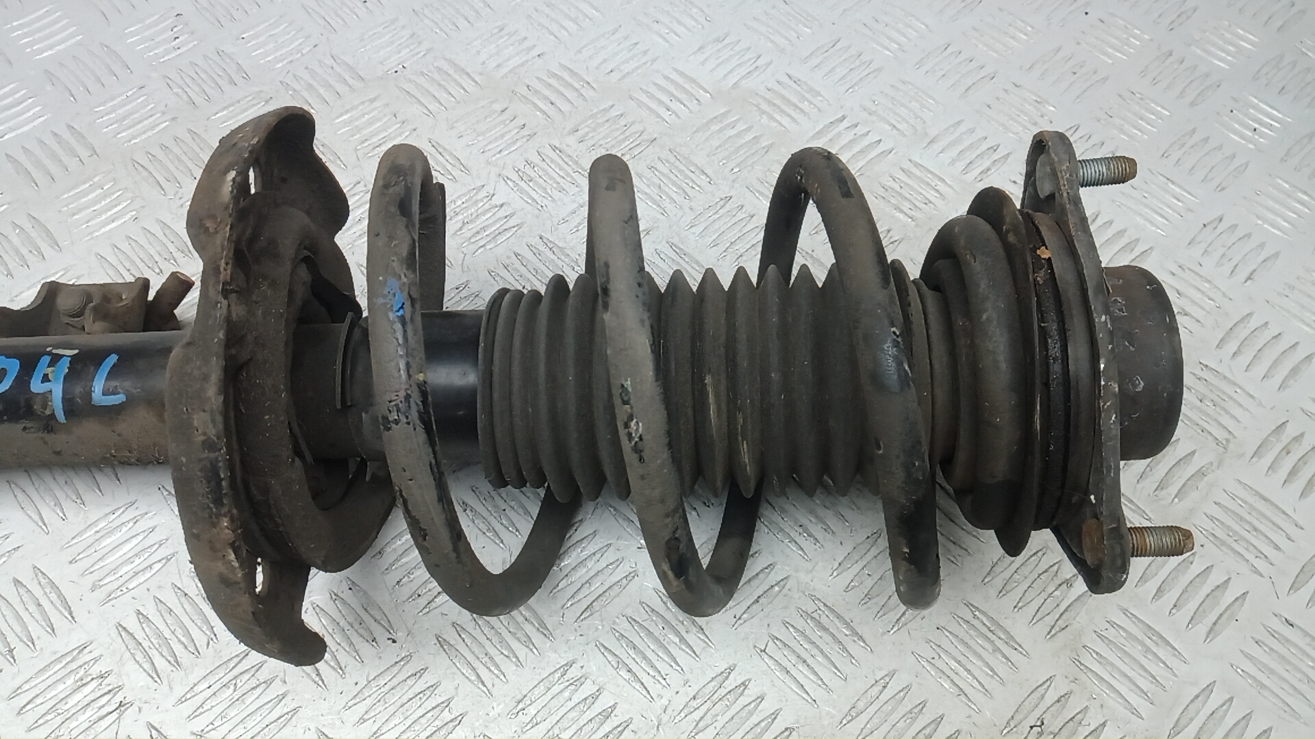 Амортизатор передний левый