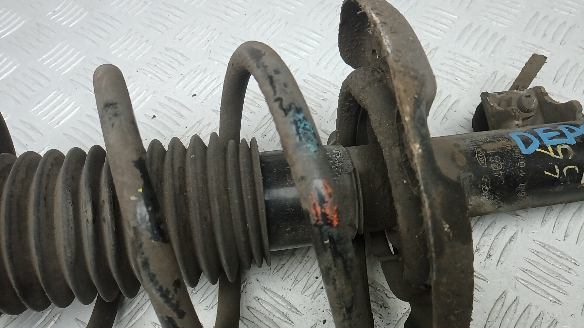 Амортизатор передний правый