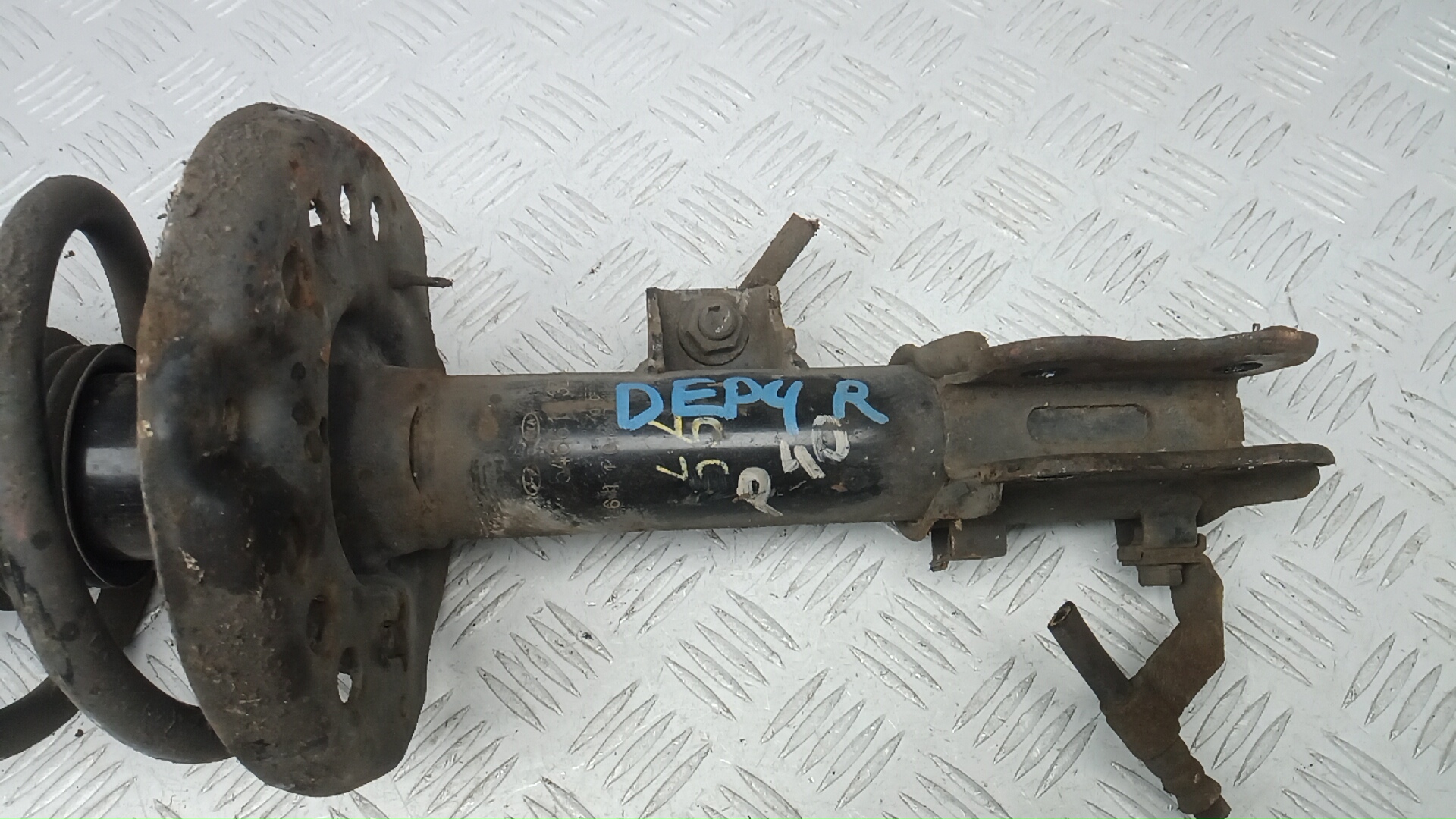 Амортизатор передний правый