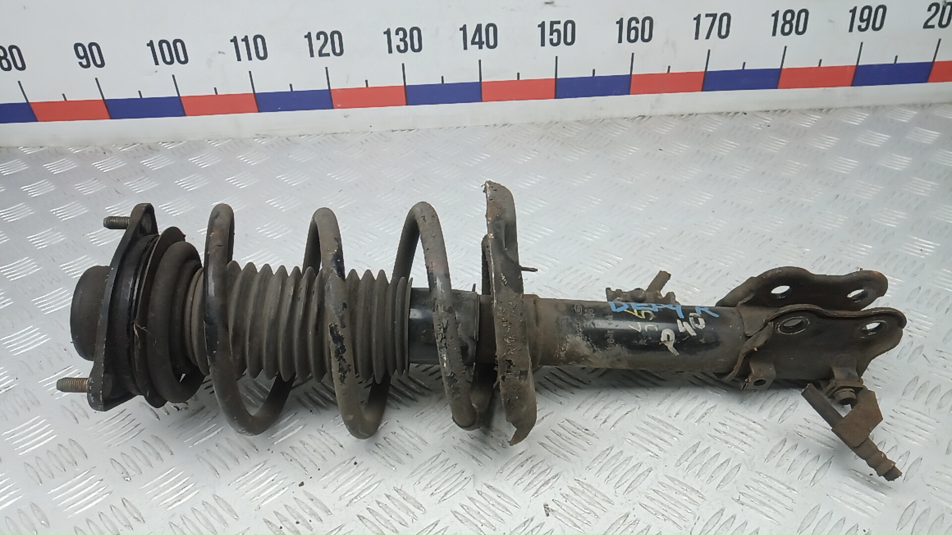 Амортизатор передний правый