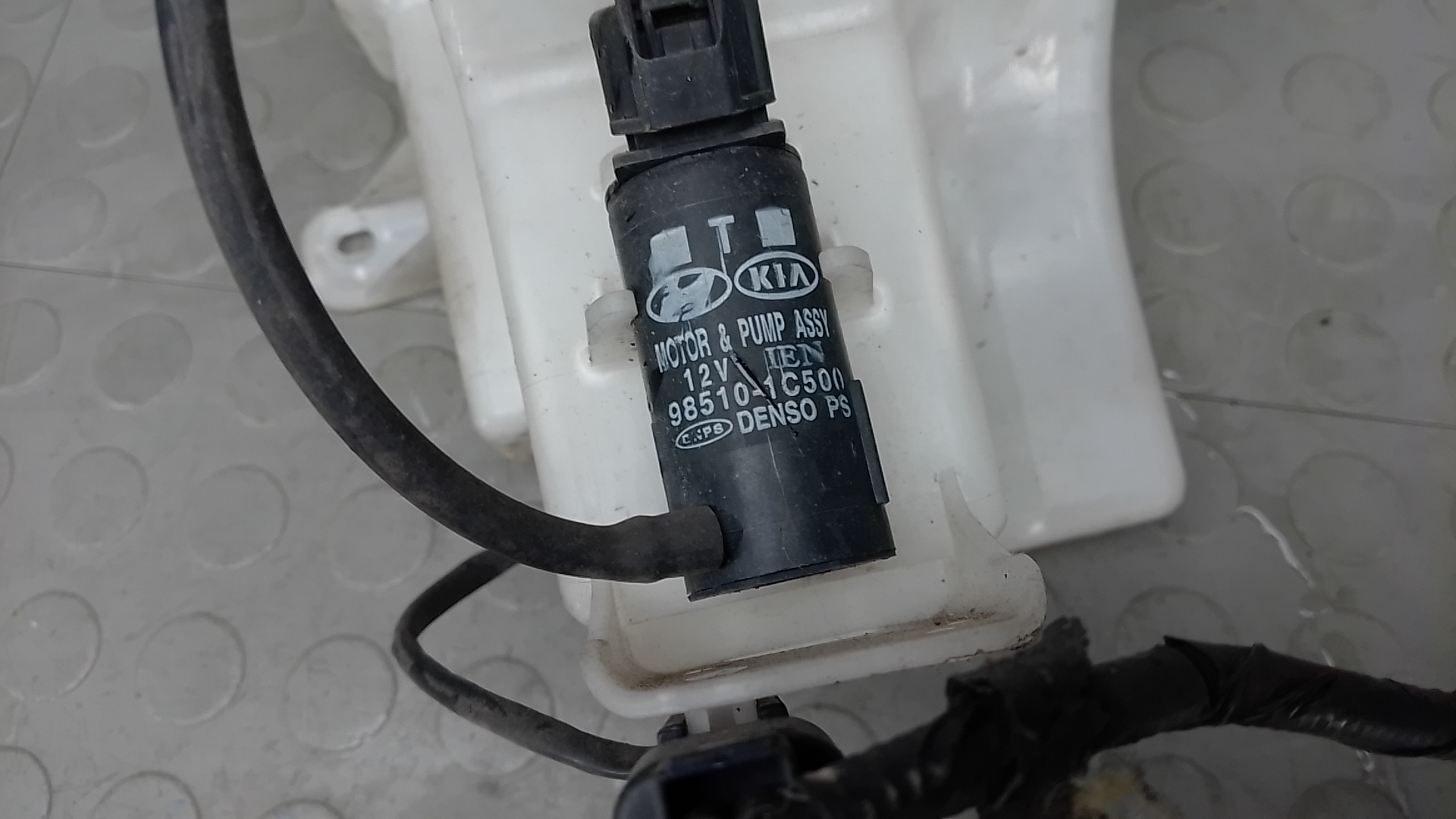 Бачок омывателя лобового стекла