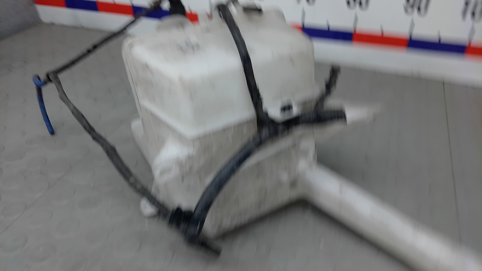 Бачок омывателя лобового стекла