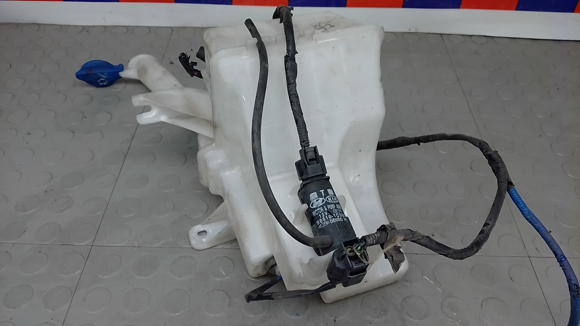 Бачок омывателя лобового стекла