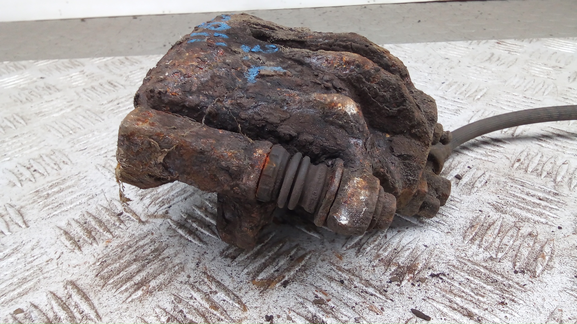 Суппорт задний левый