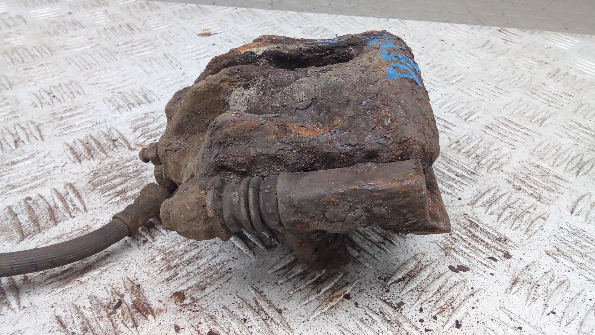 Суппорт задний левый