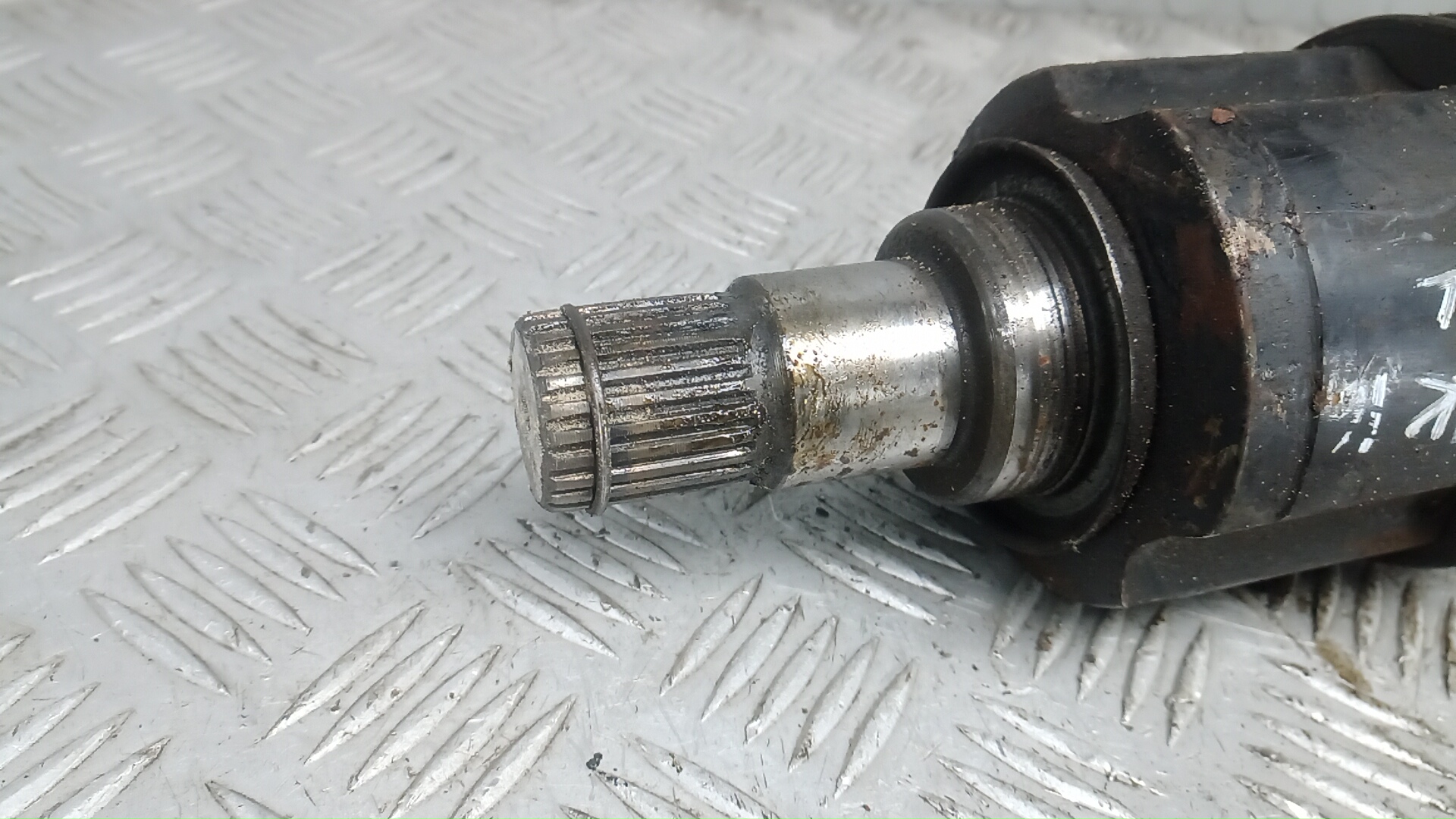 Полуось передняя левая