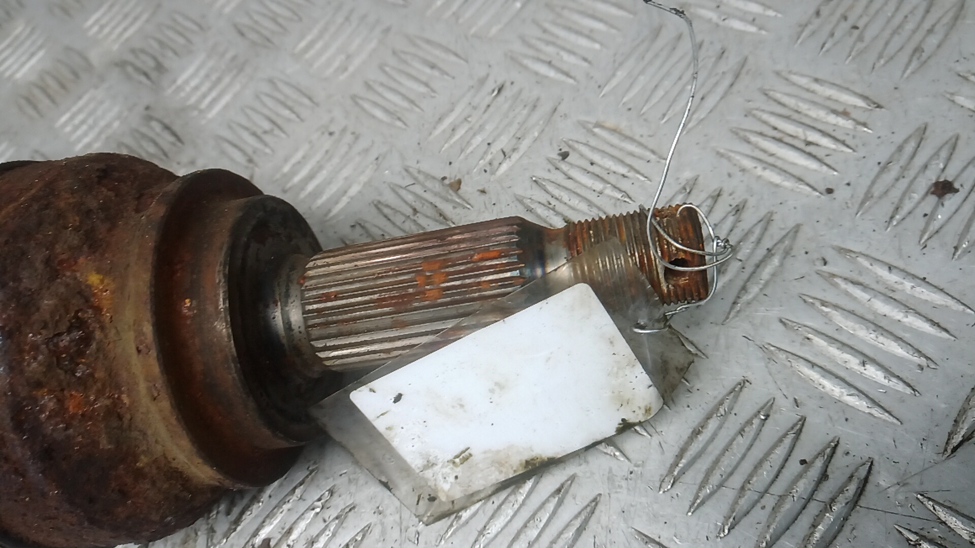 Полуось передняя левая