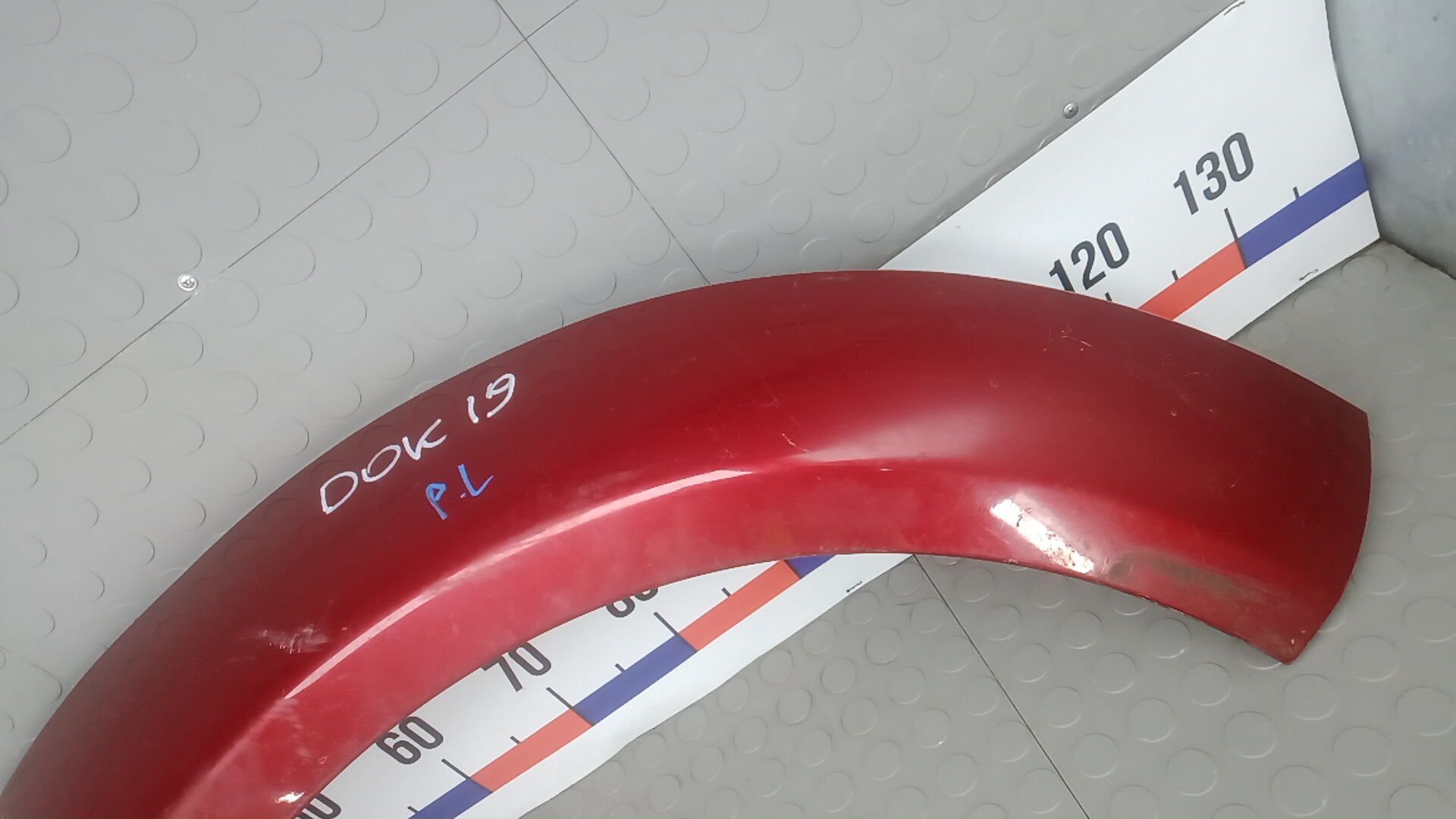 Накладка переднего крыла левого