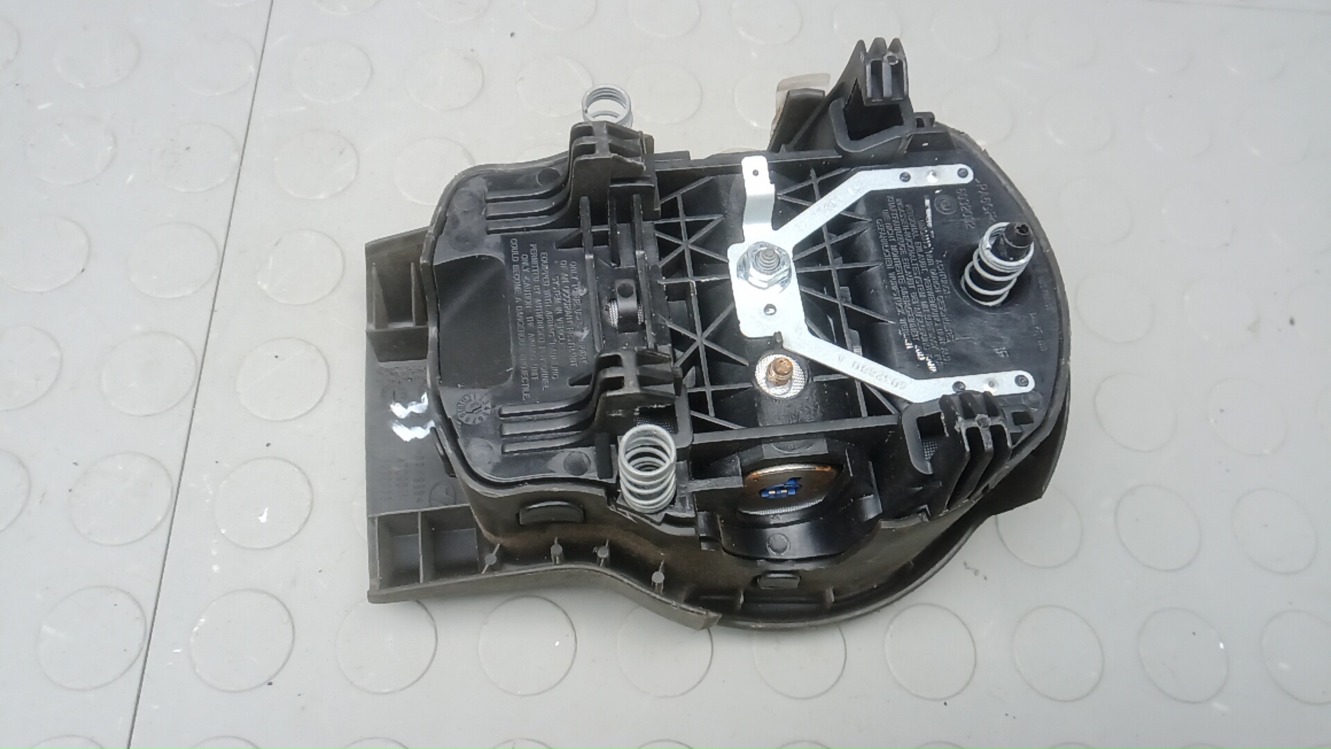 Подушка безопасности в рулевое колесо