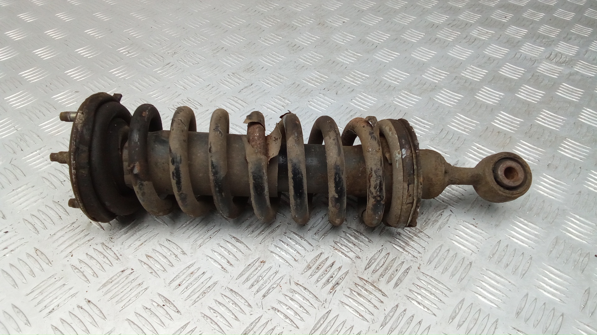 Амортизатор передний левый