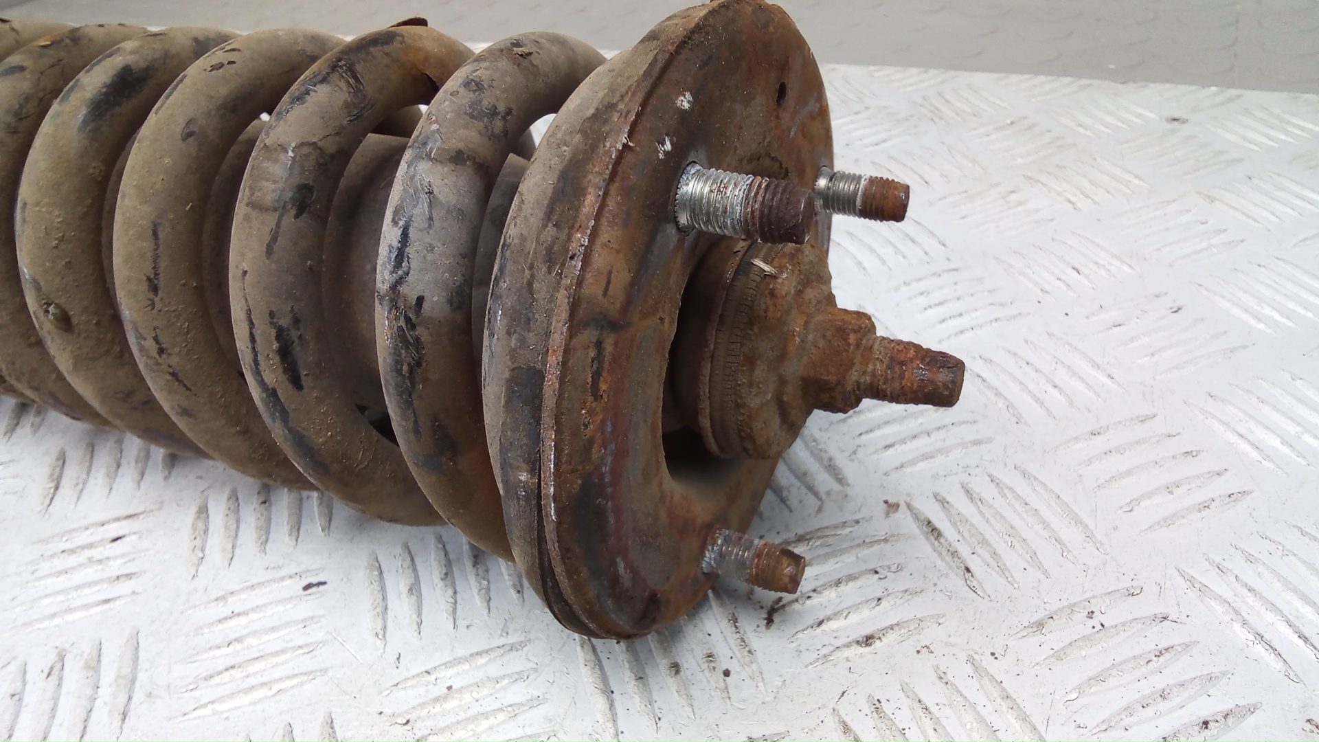 Амортизатор передний правый