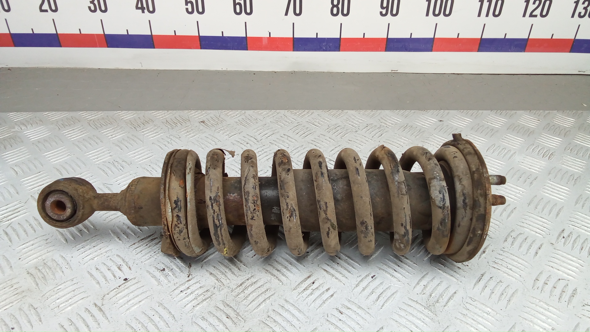 Амортизатор передний правый