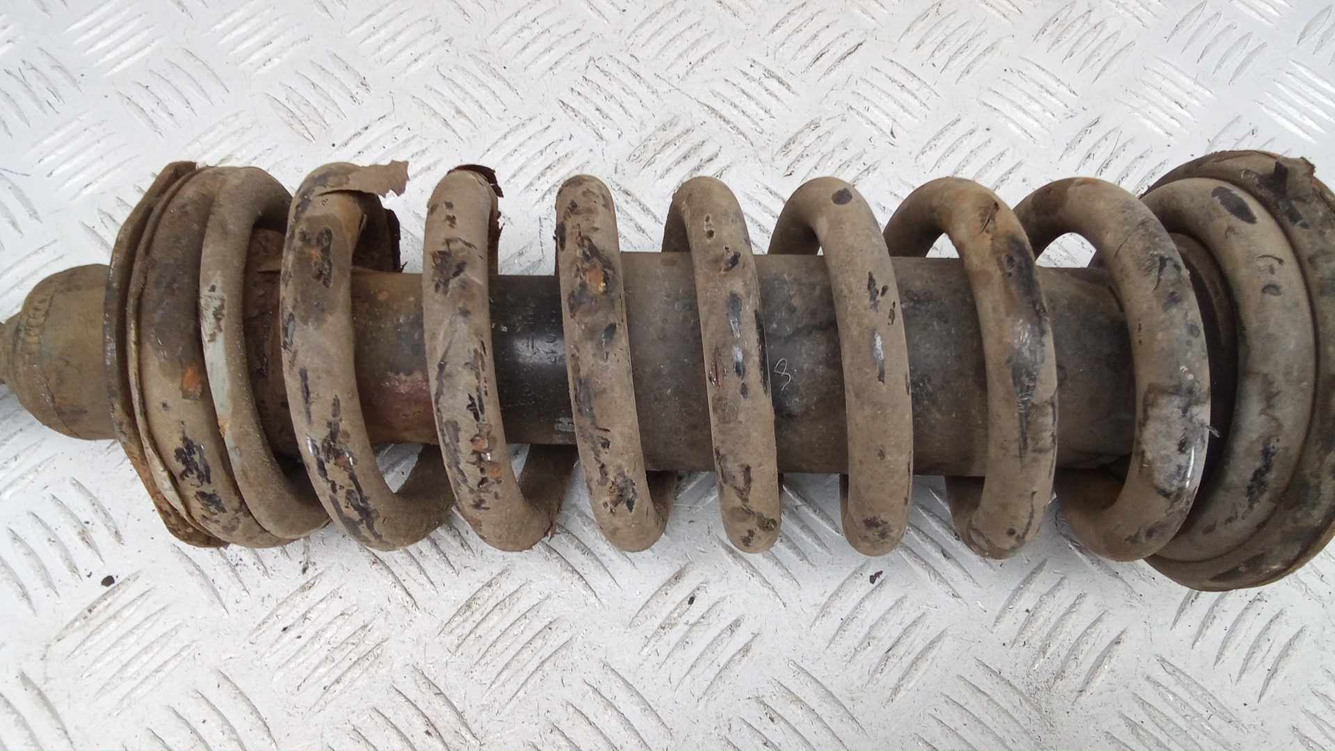 Амортизатор передний правый