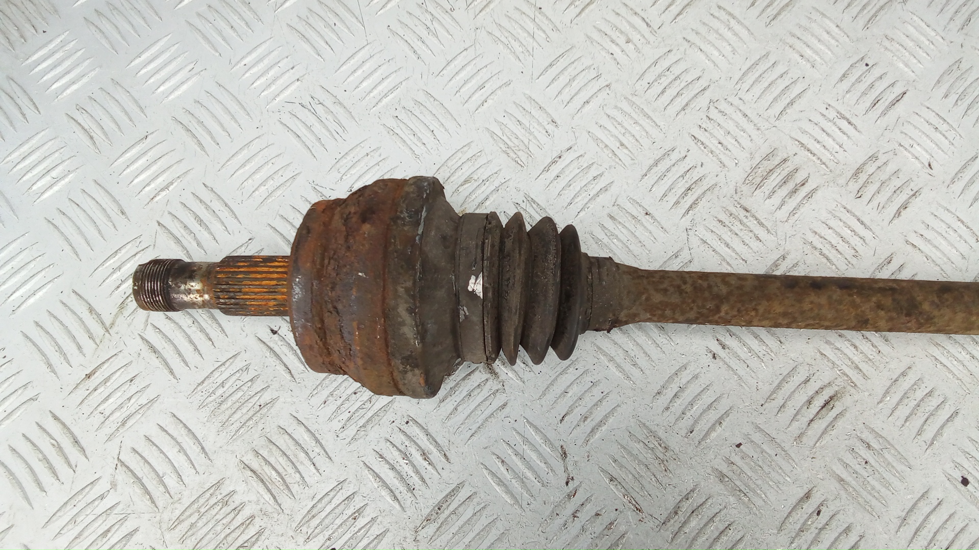 Полуось задняя левая