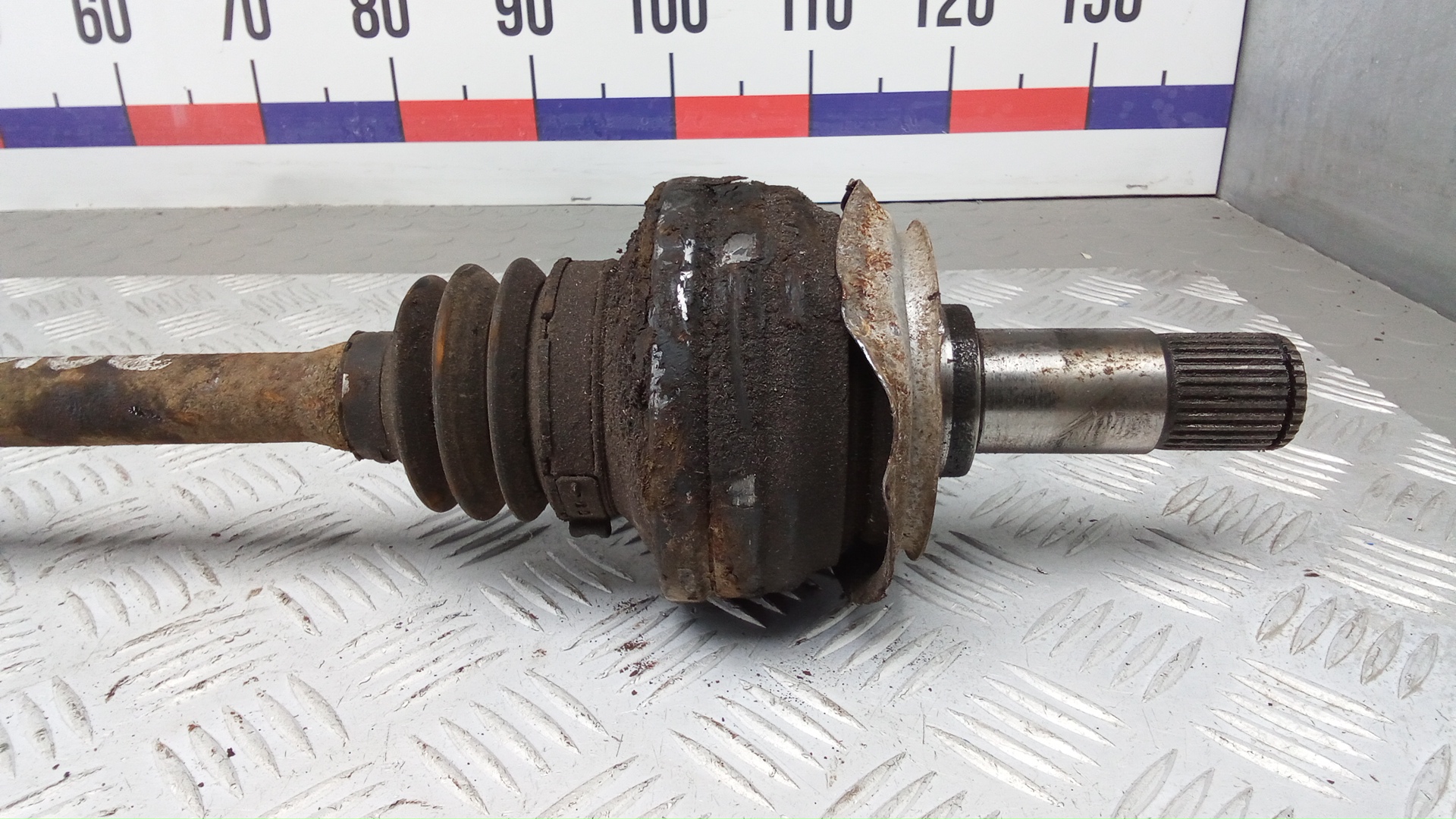 Полуось задняя левая
