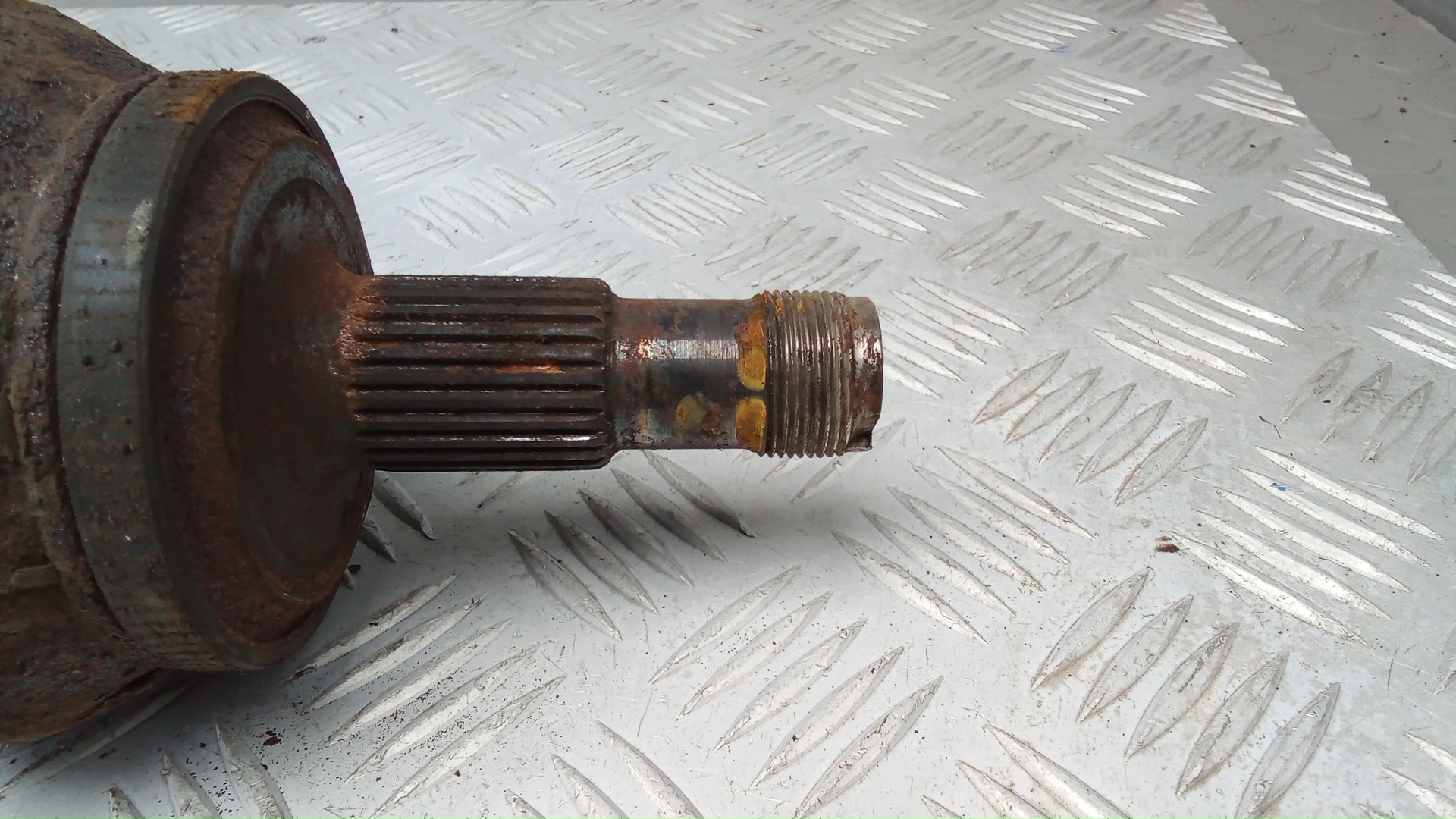 Полуось задняя правая