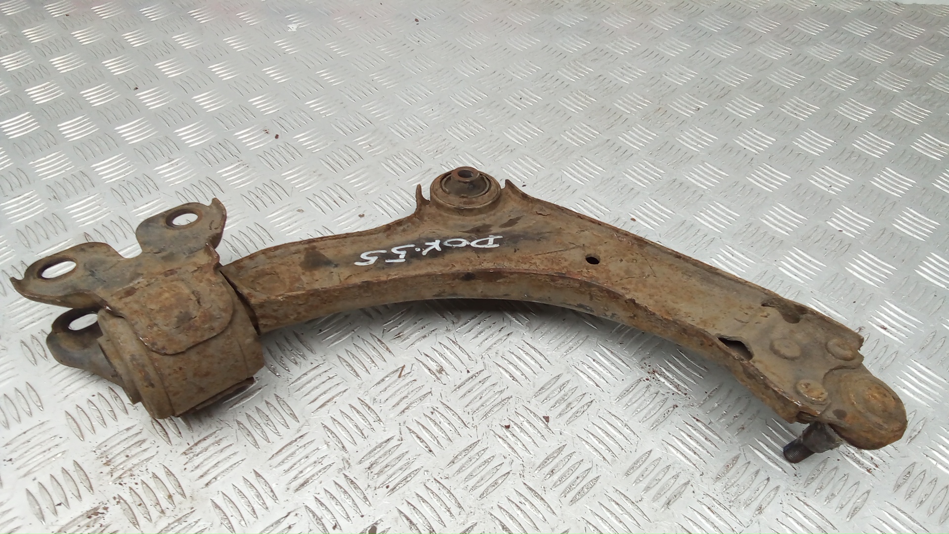 Рычаг передний нижний правый