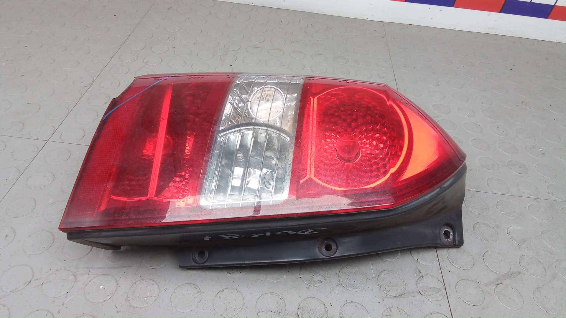 Фонарь задний левый