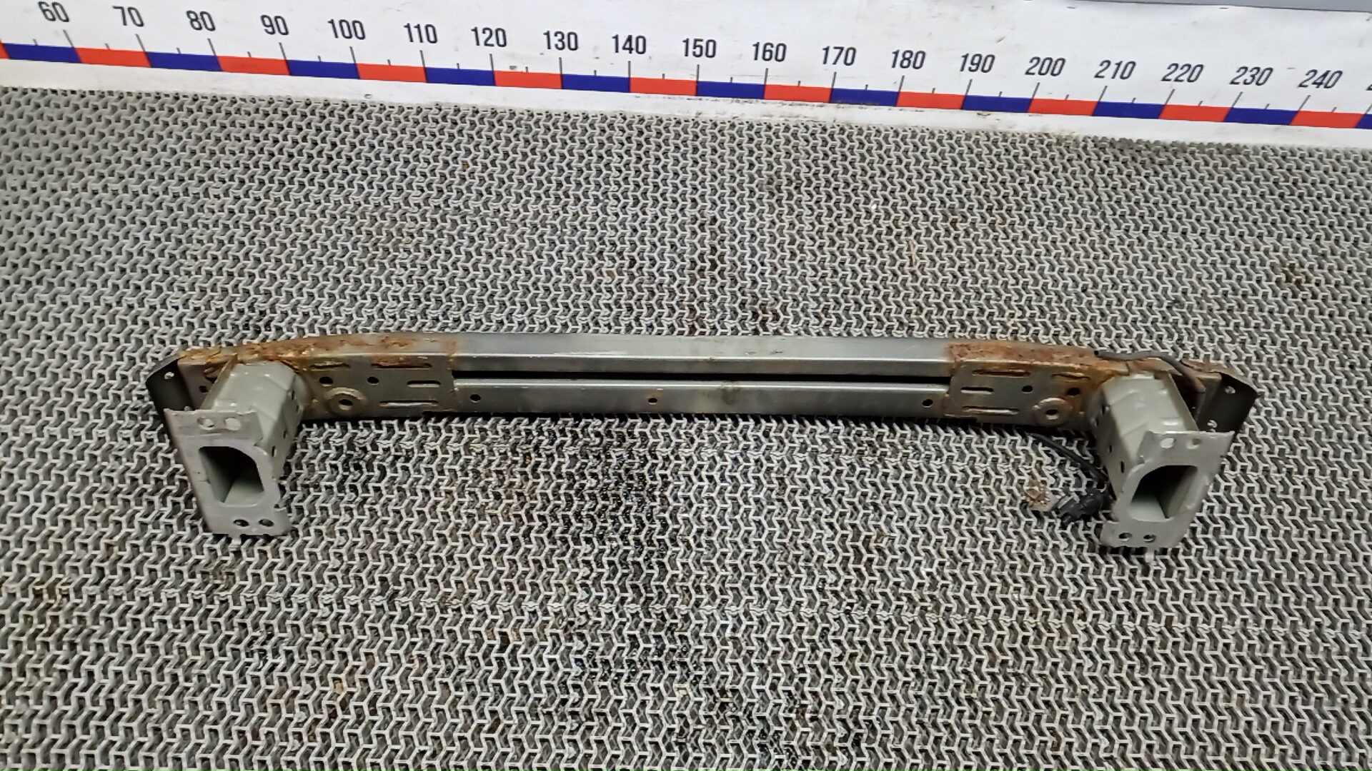 Кронштейн усилителя переднего бампера