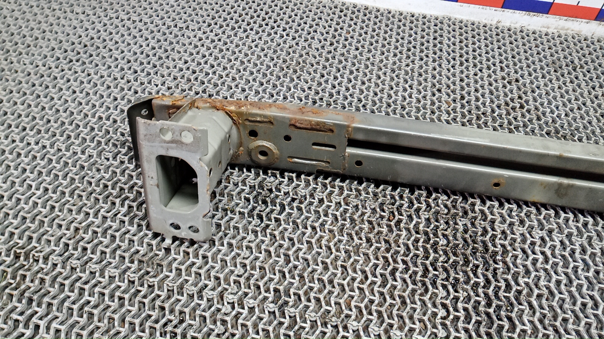 Кронштейн усилителя переднего бампера