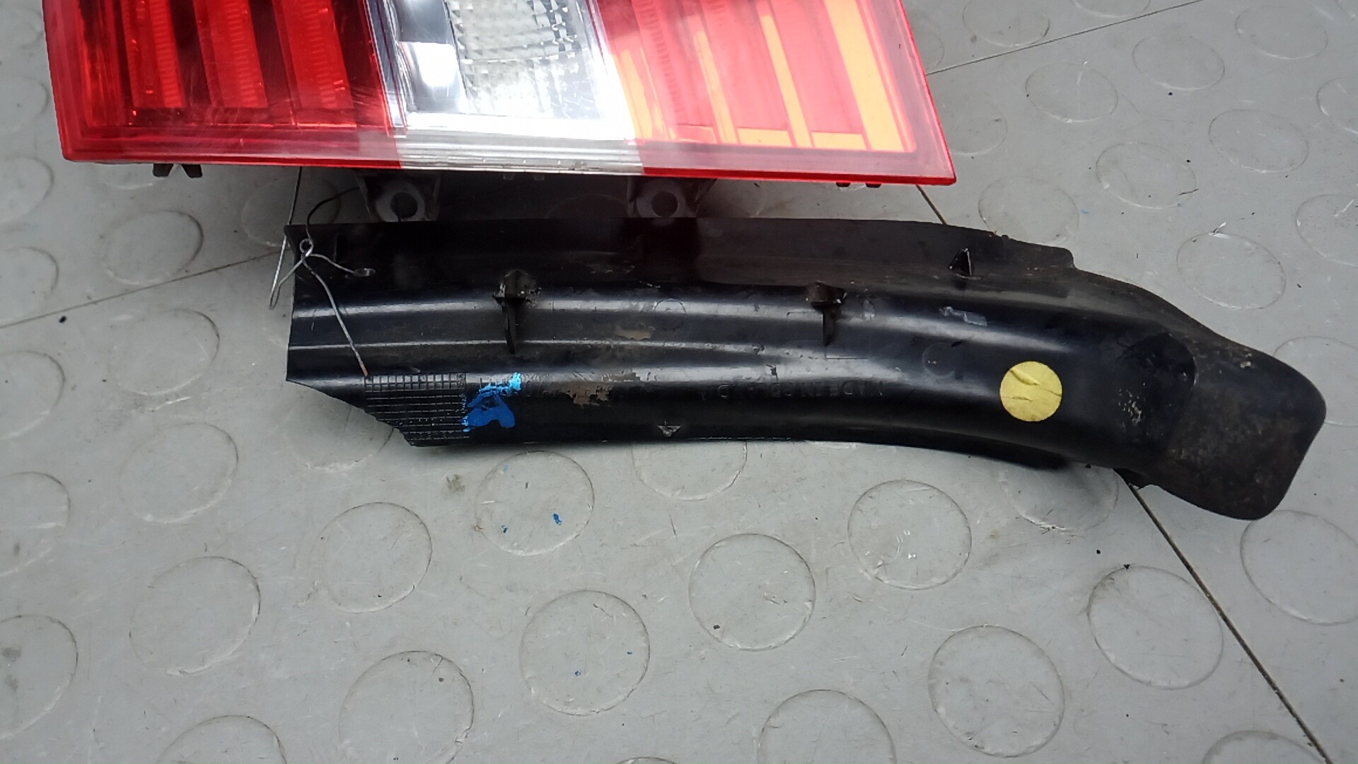 Фонарь задний правый