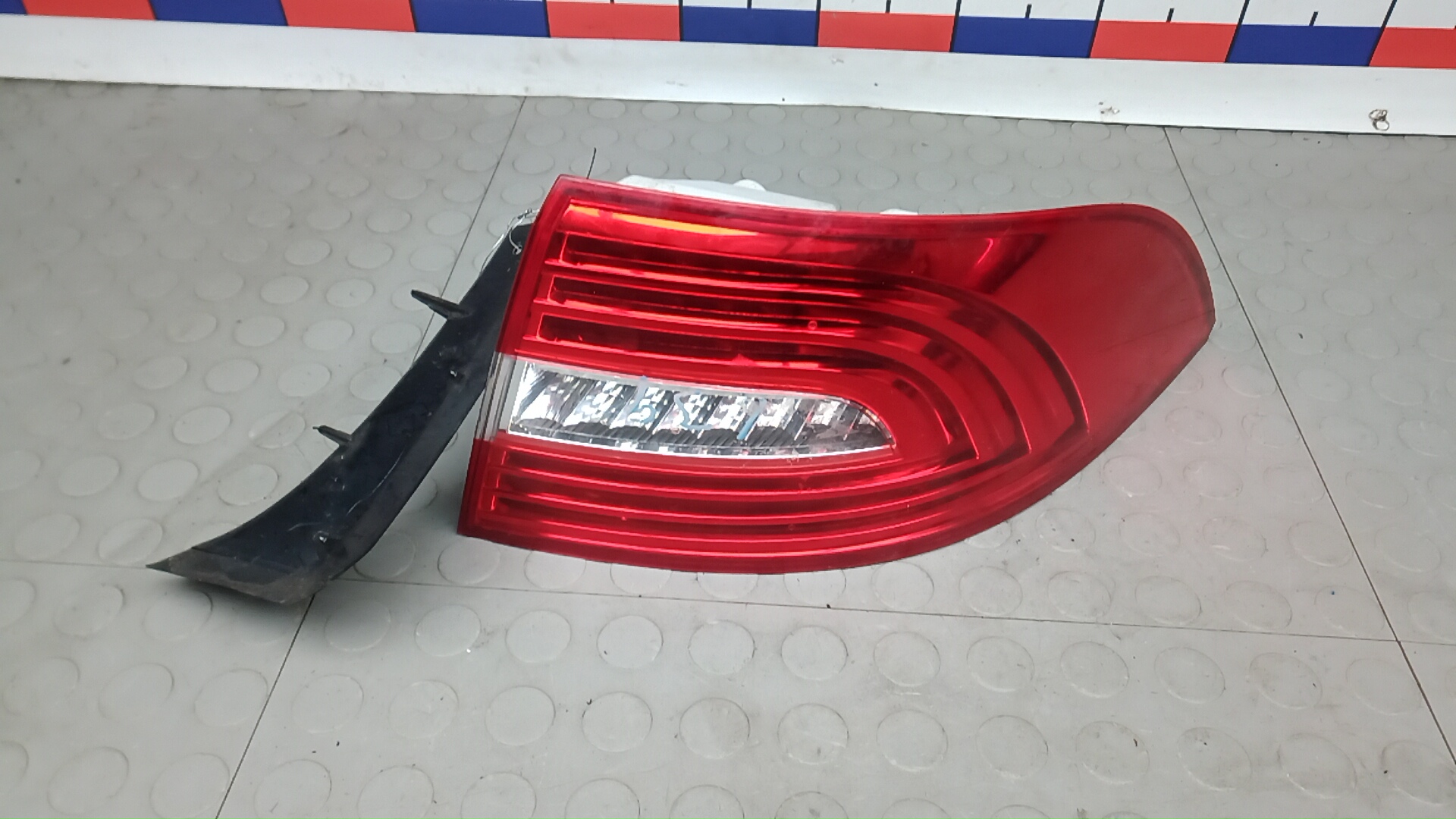 Фонарь задний правый