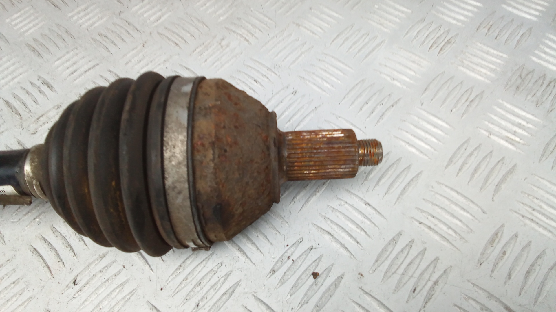 Полуось передняя левая