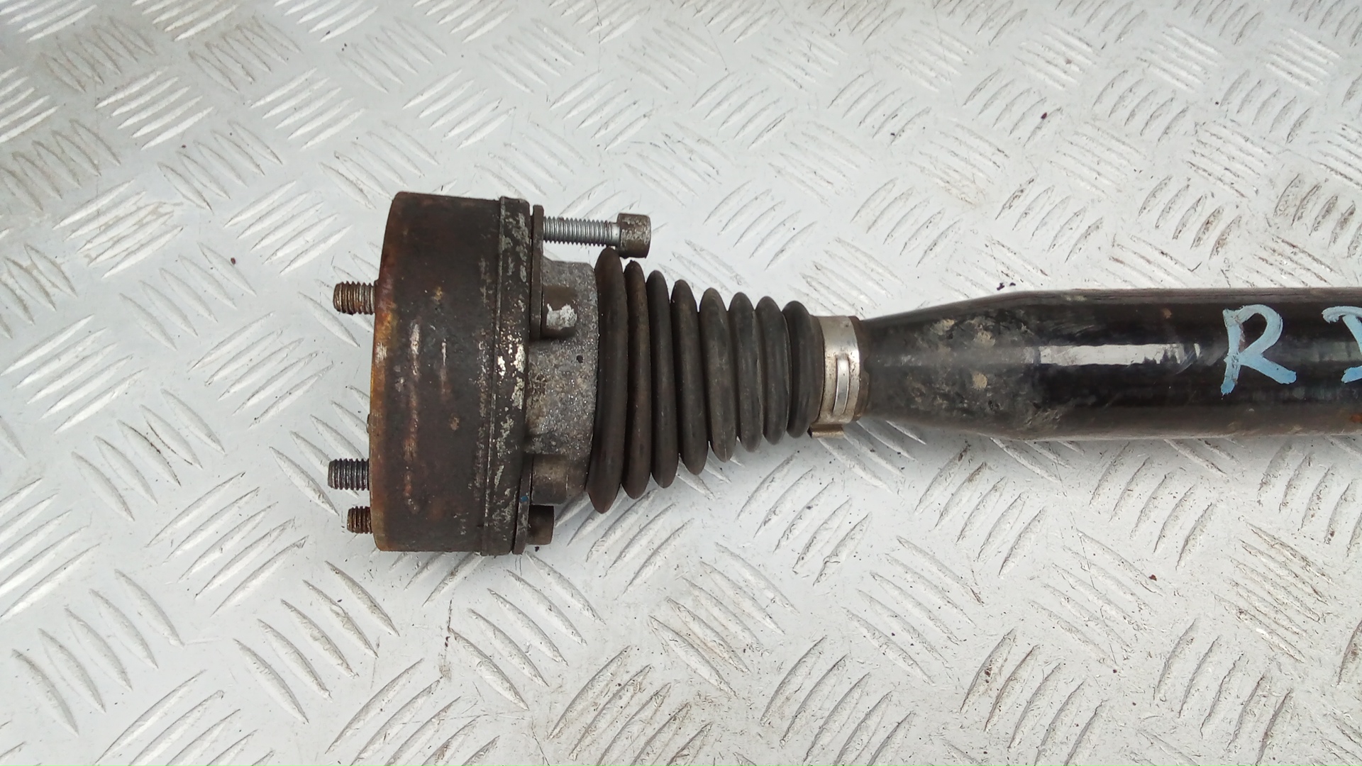 Полуось передняя правая