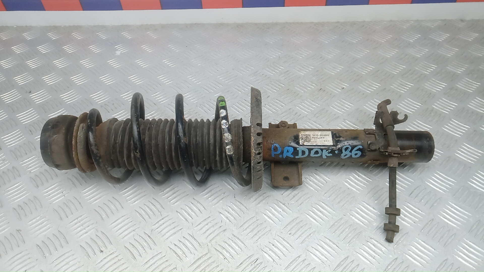 Амортизатор передний правый