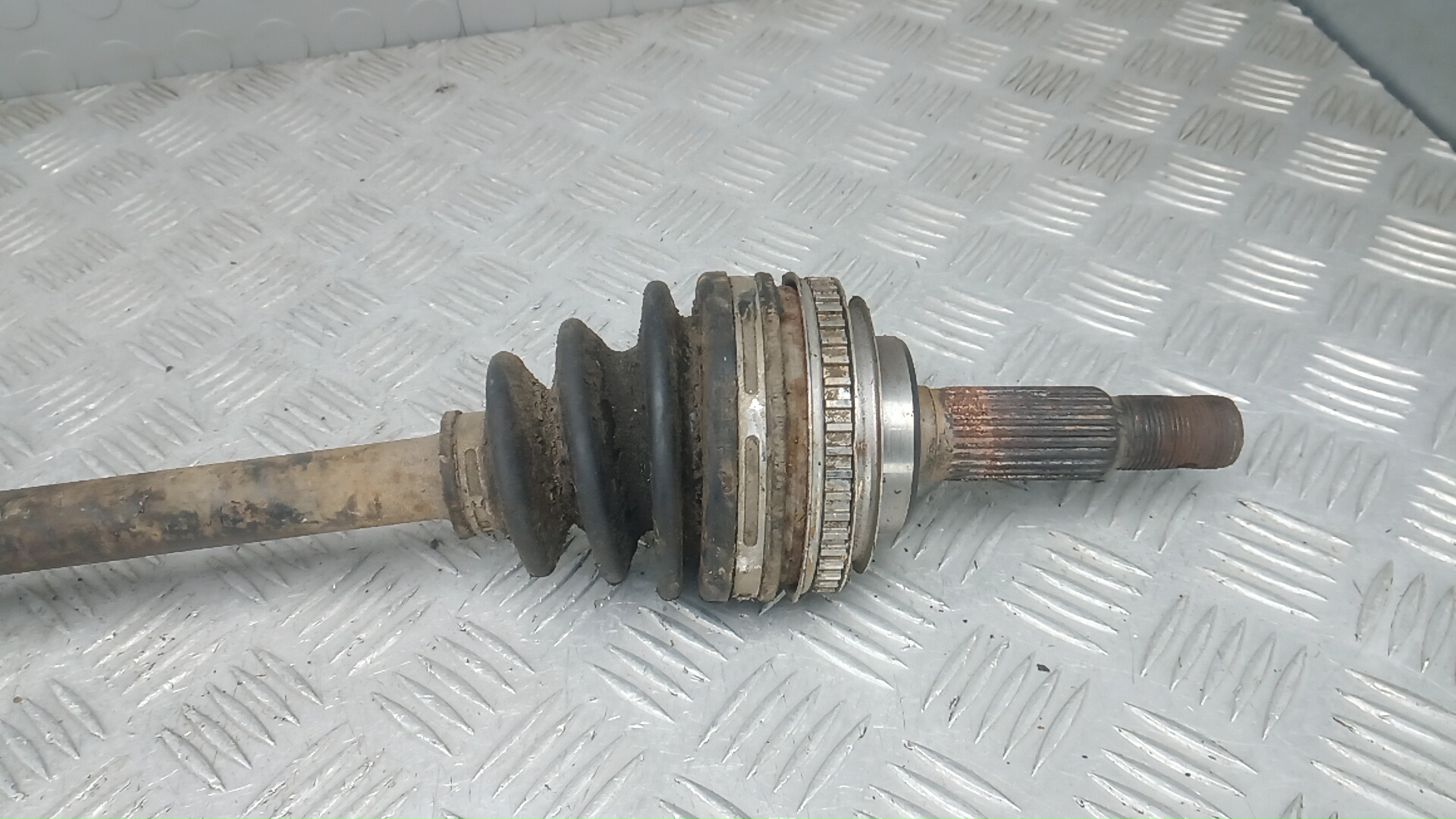 Полуось задняя левая