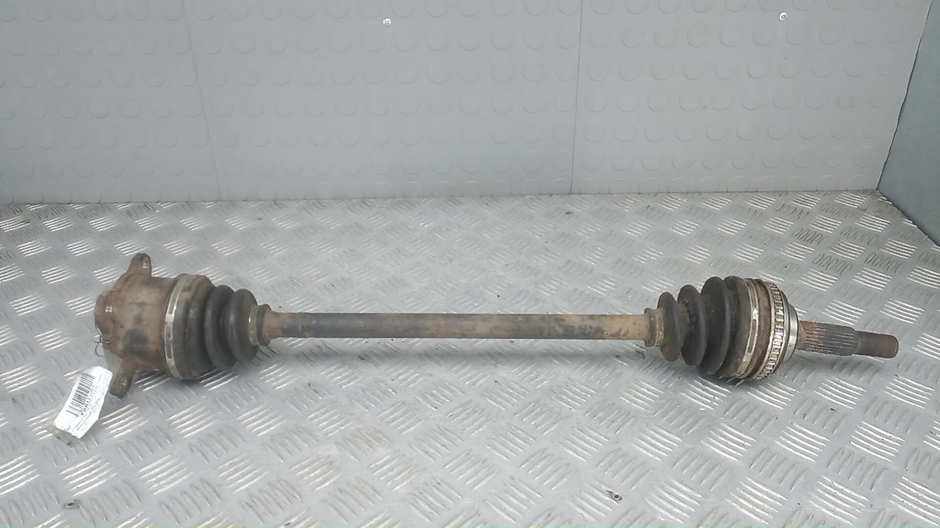 Полуось задняя левая