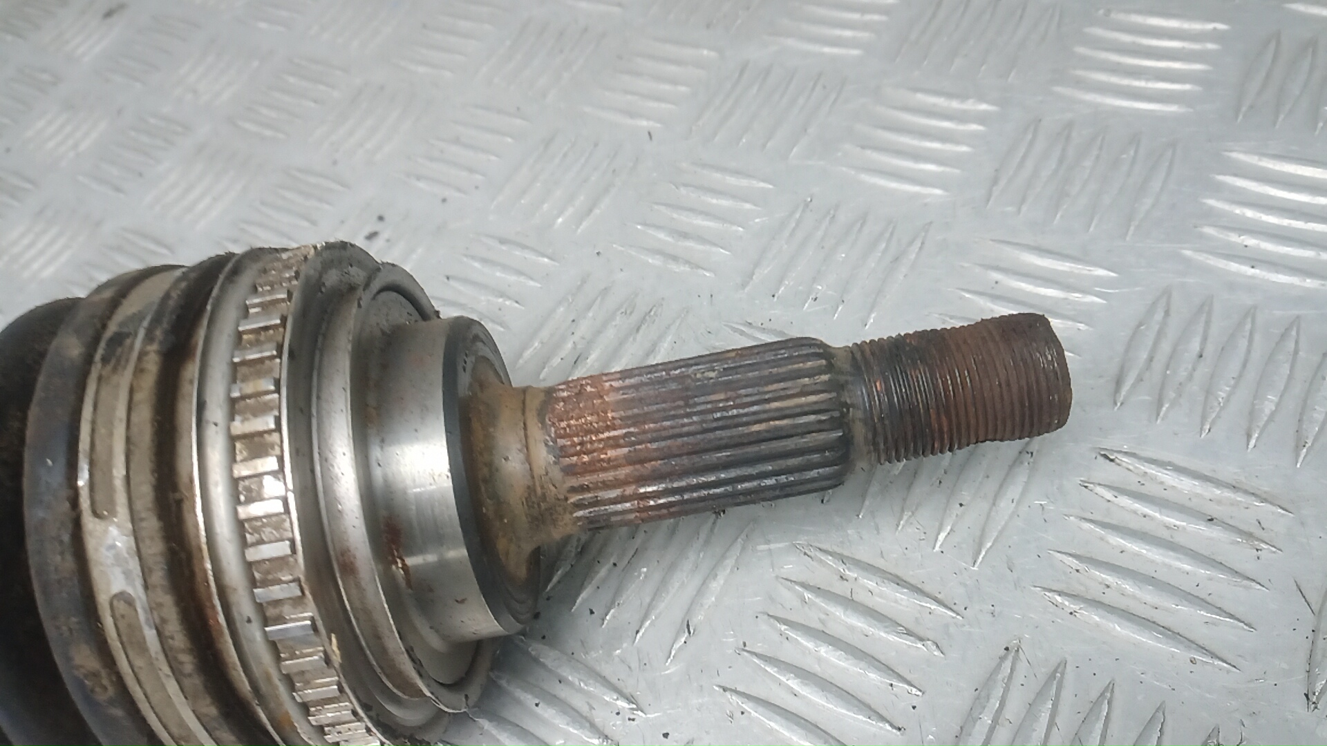 Полуось задняя левая