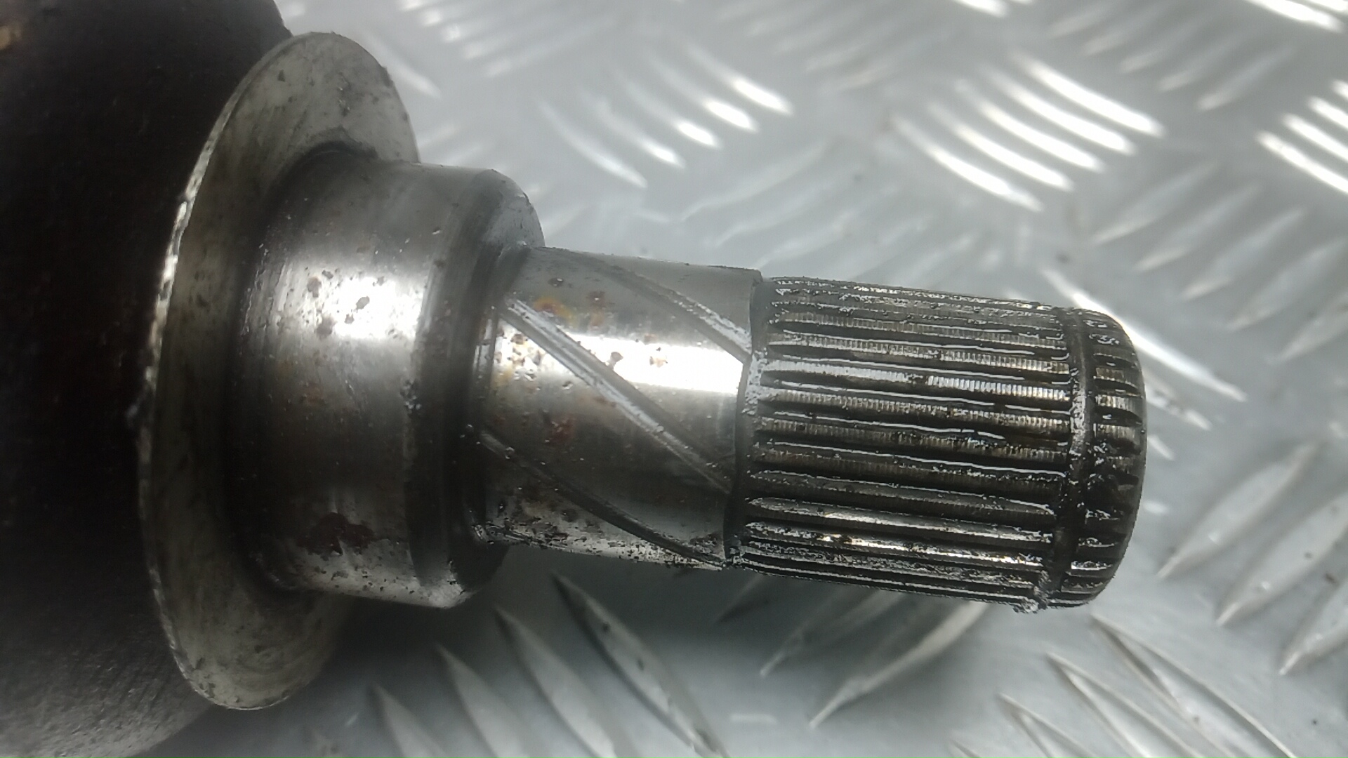 Полуось передняя левая