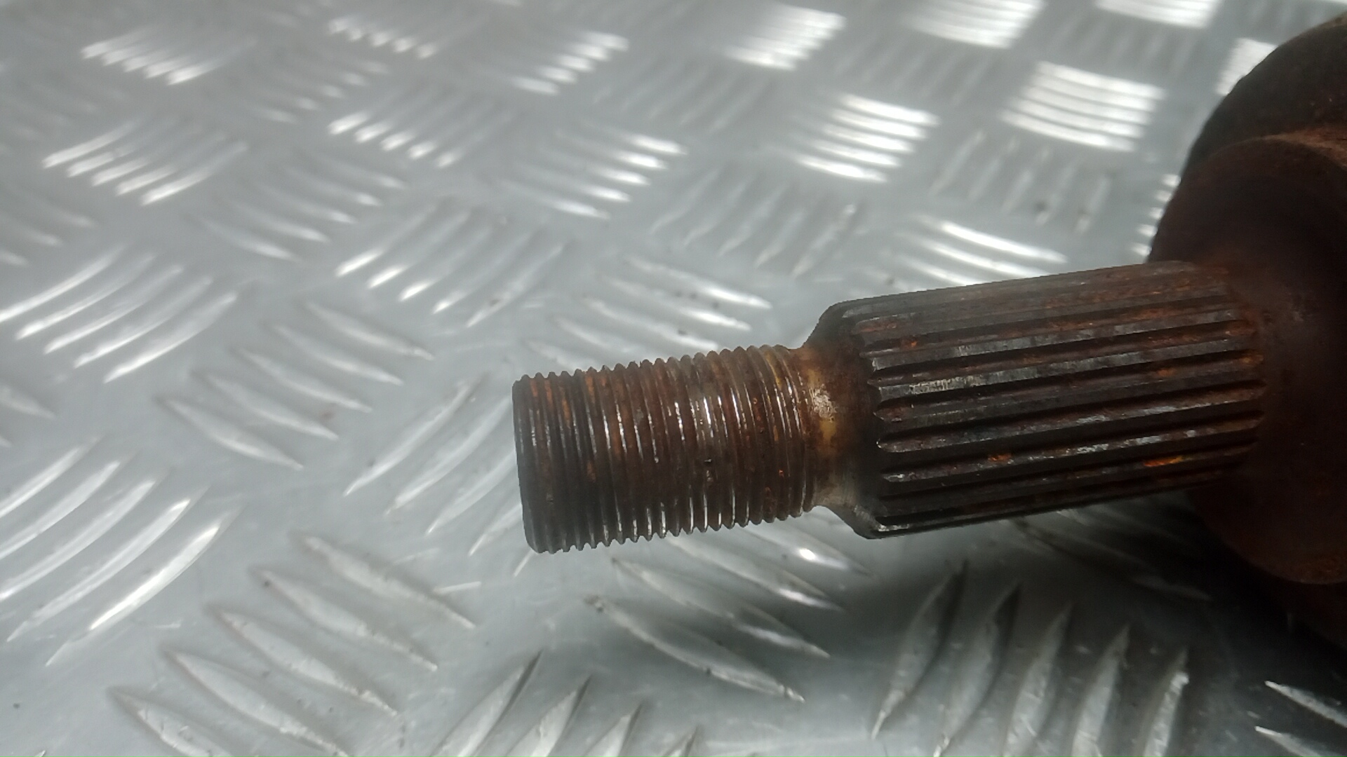 Полуось передняя левая