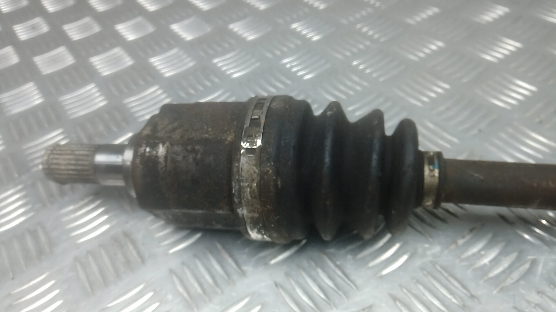 Полуось передняя правая