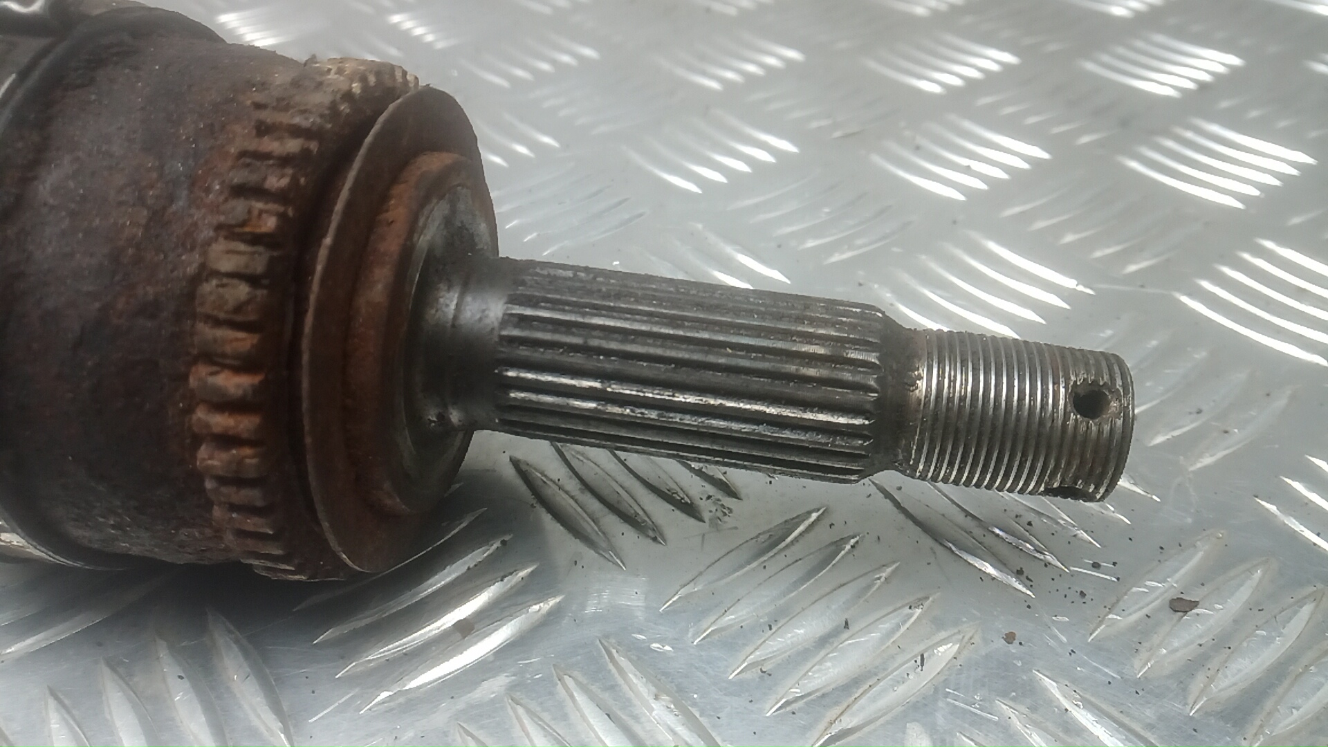 Полуось передняя правая