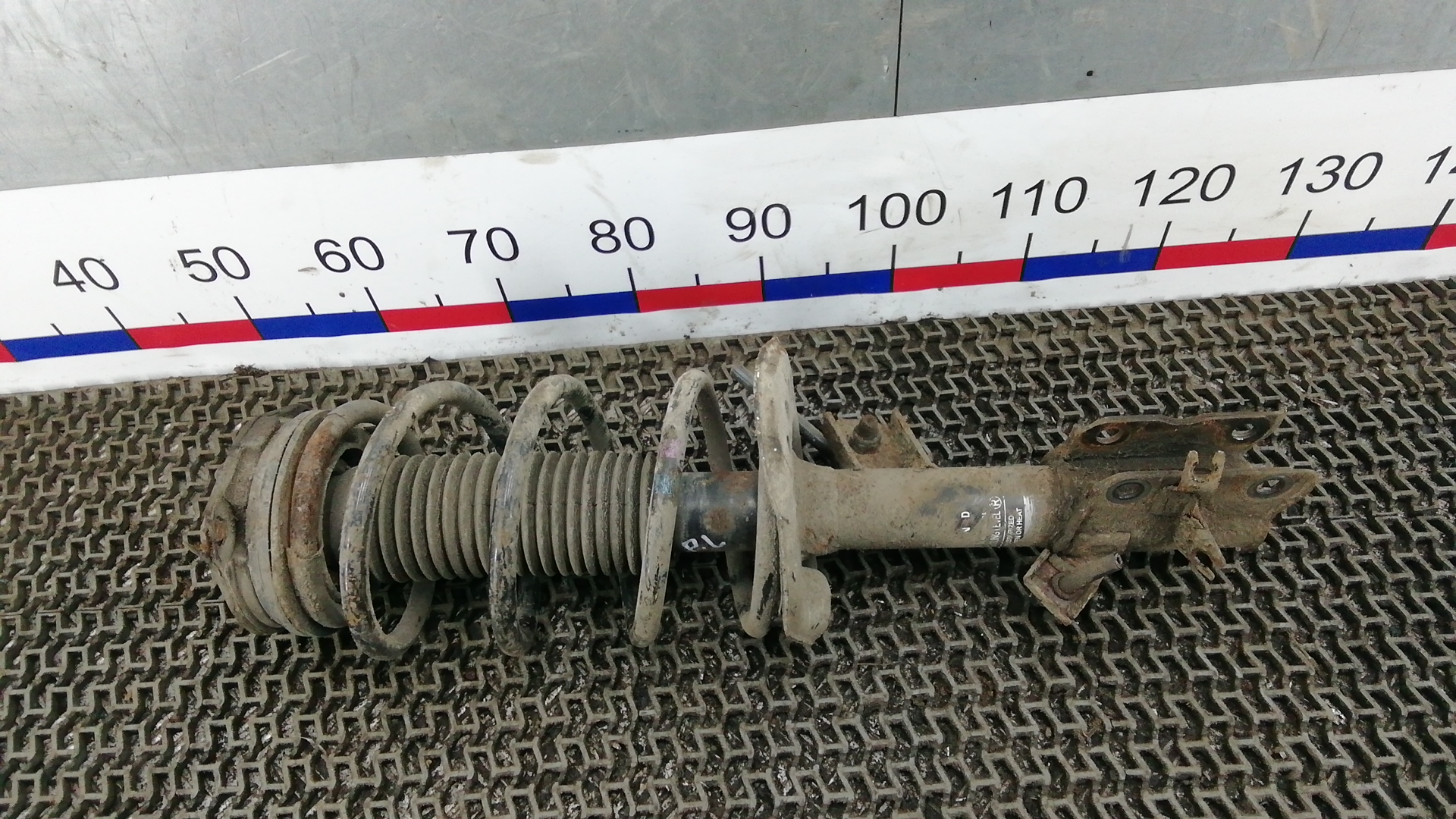 Амортизатор передний левый