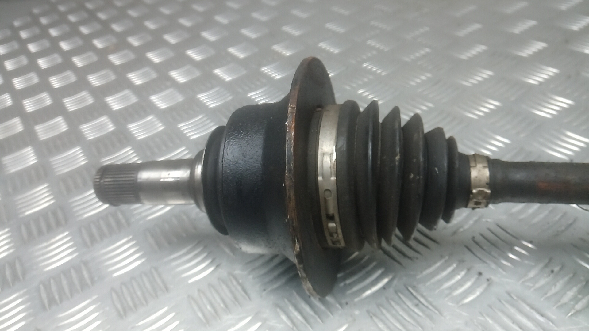 Полуось передняя левая