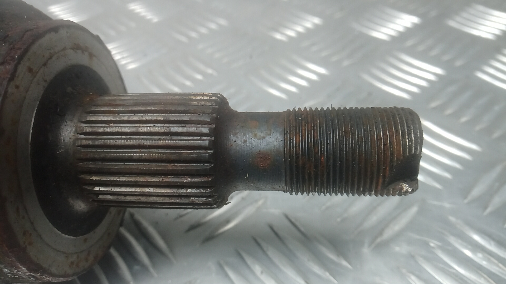 Полуось передняя левая