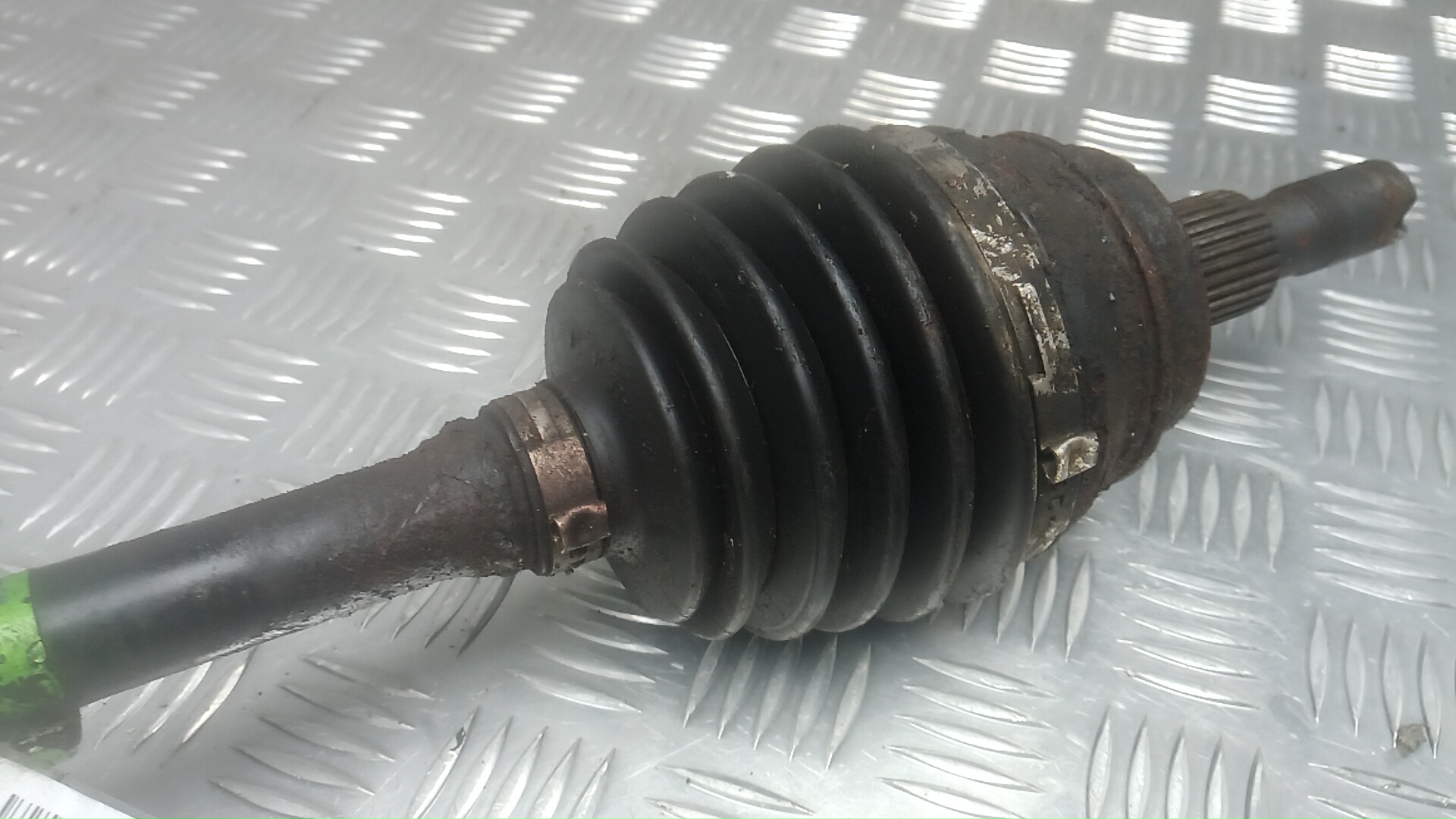 Полуось передняя левая