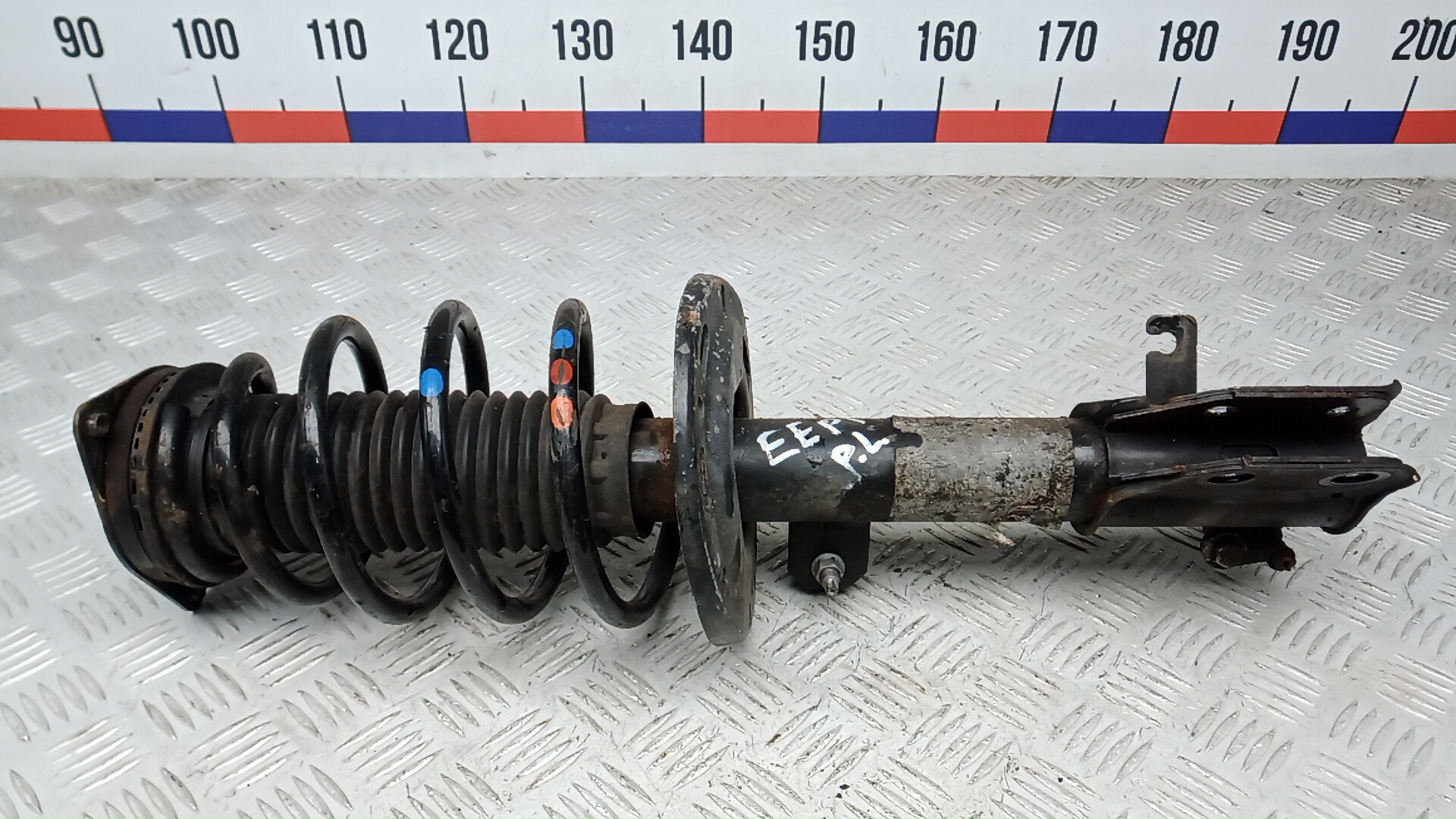 Амортизатор передний левый