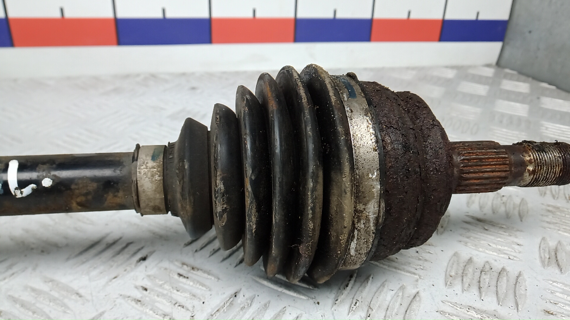 Полуось передняя левая