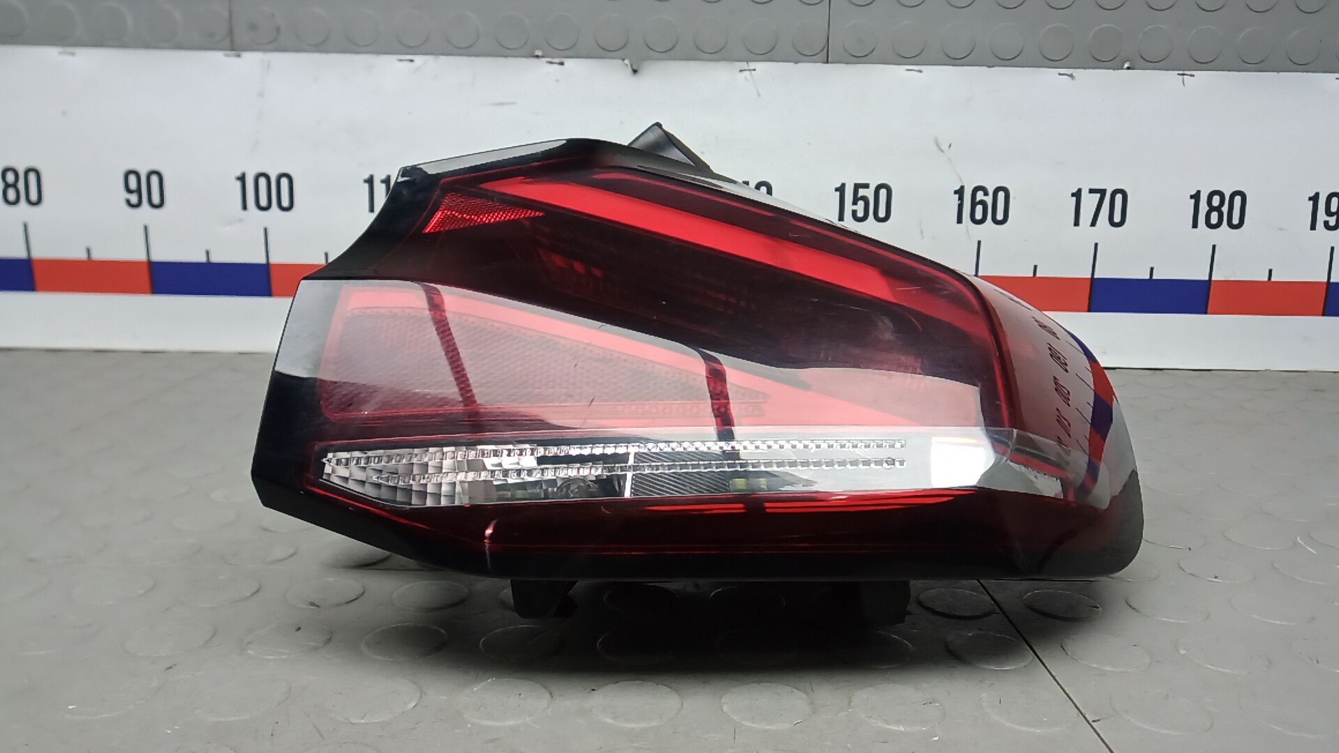 Фонарь задний правый