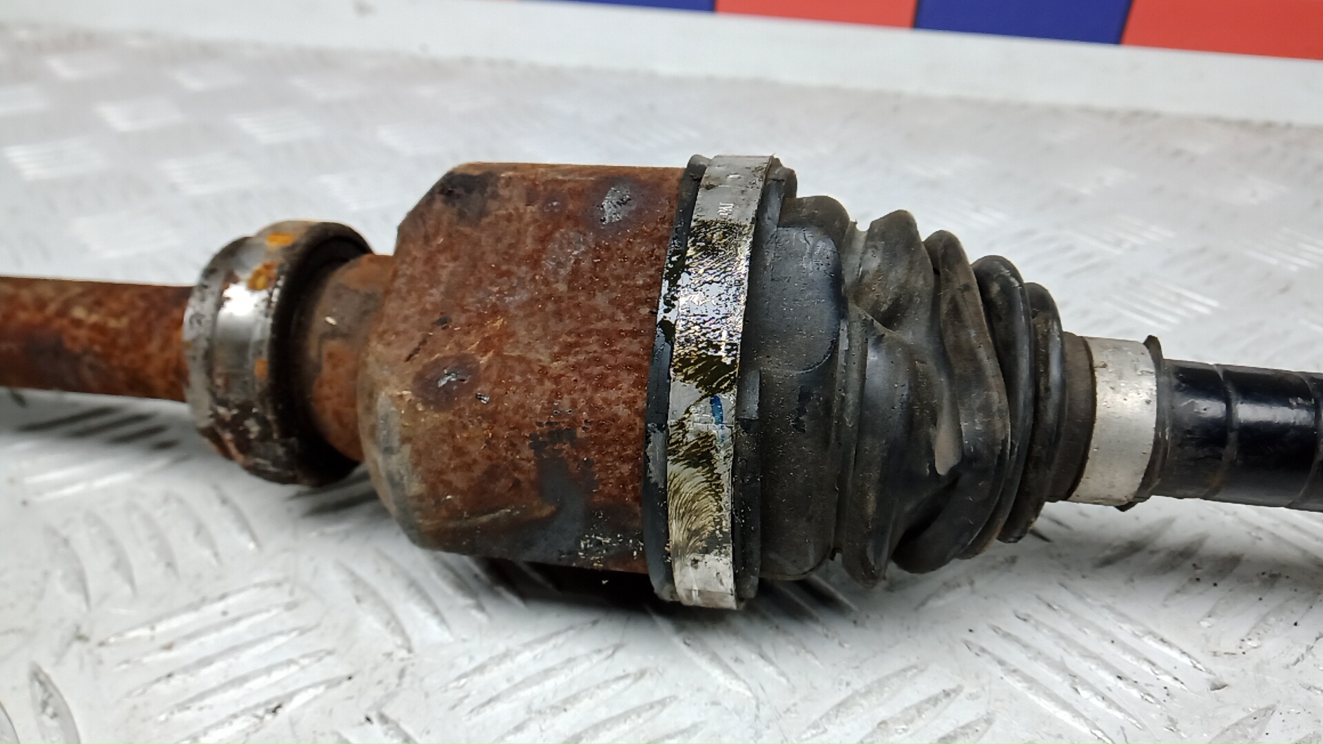 Полуось передняя правая