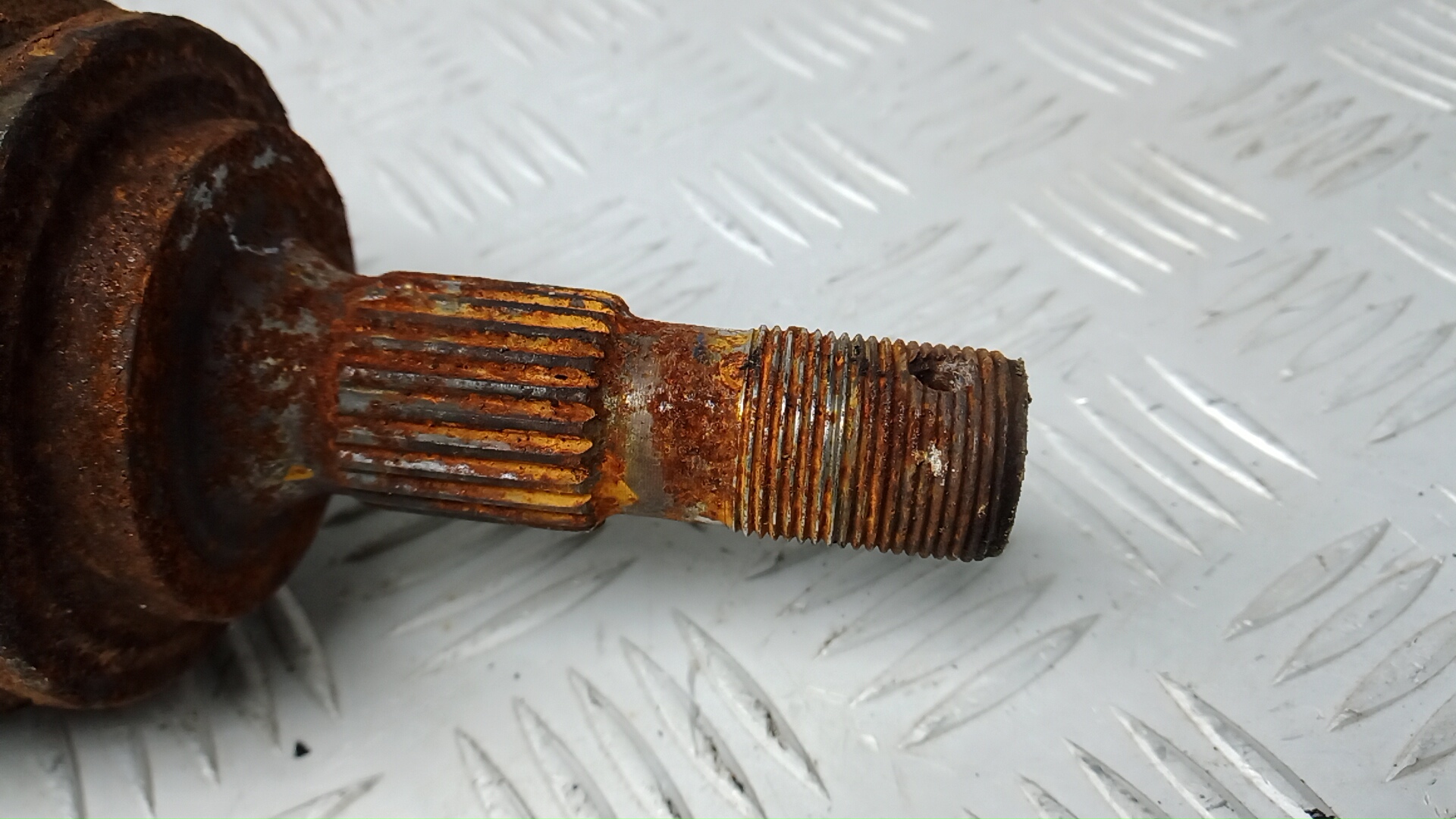 Полуось передняя правая