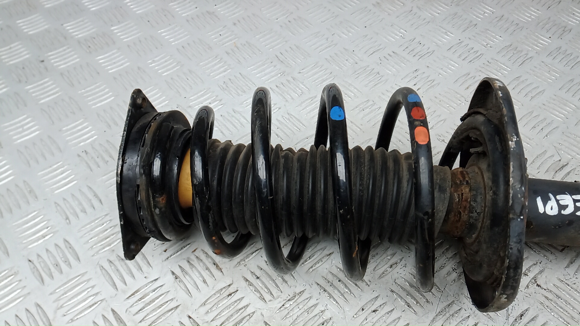 Амортизатор передний правый