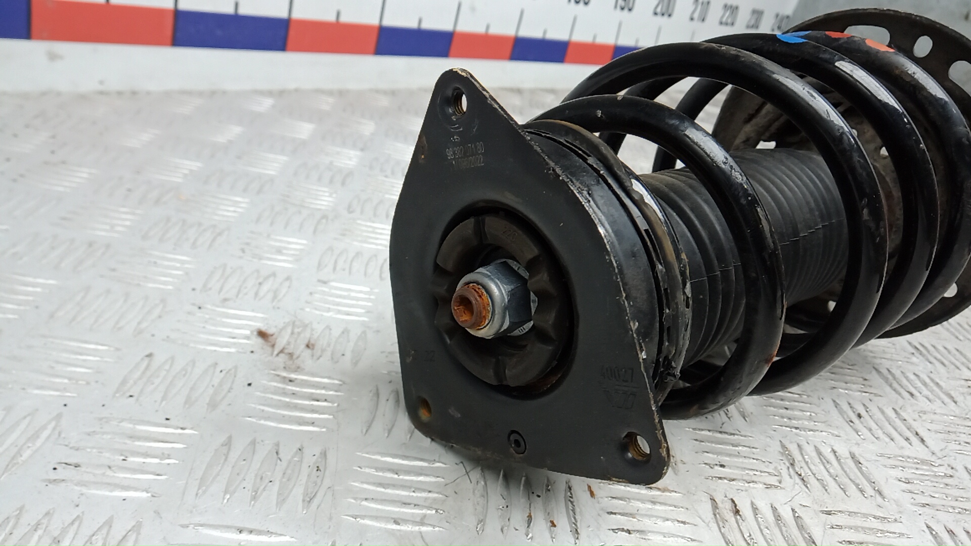 Амортизатор передний правый