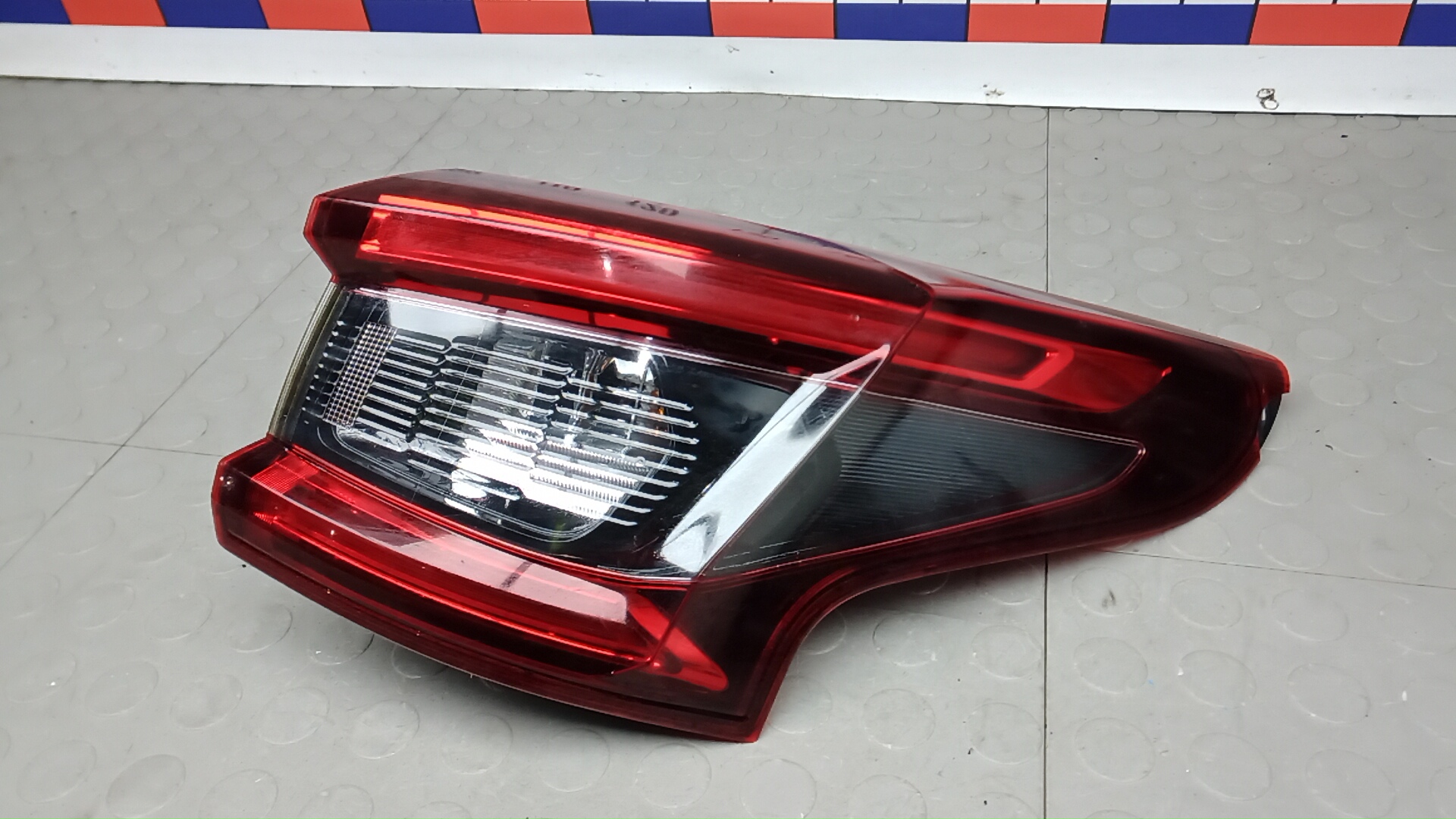 Фонарь задний правый