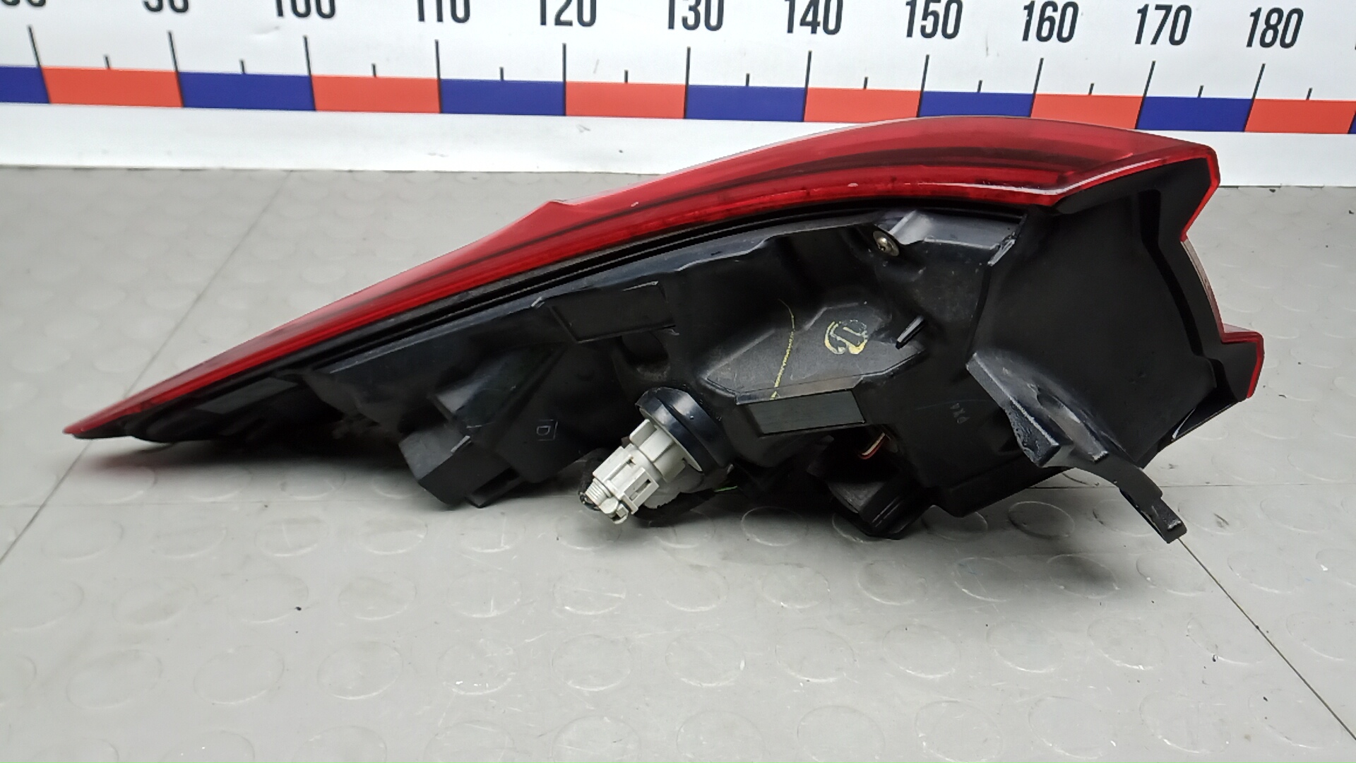 Фонарь задний правый