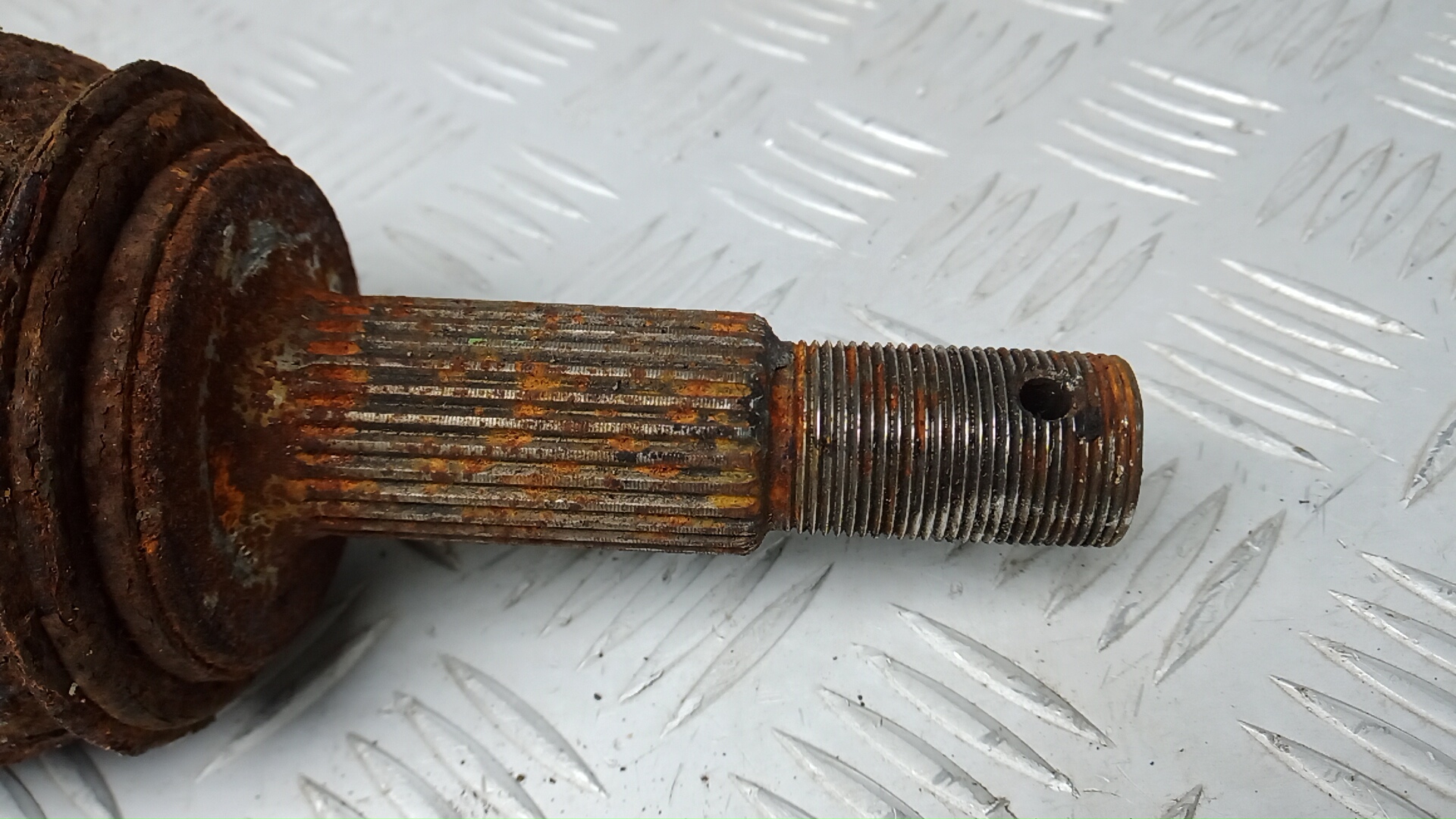 Полуось передняя правая